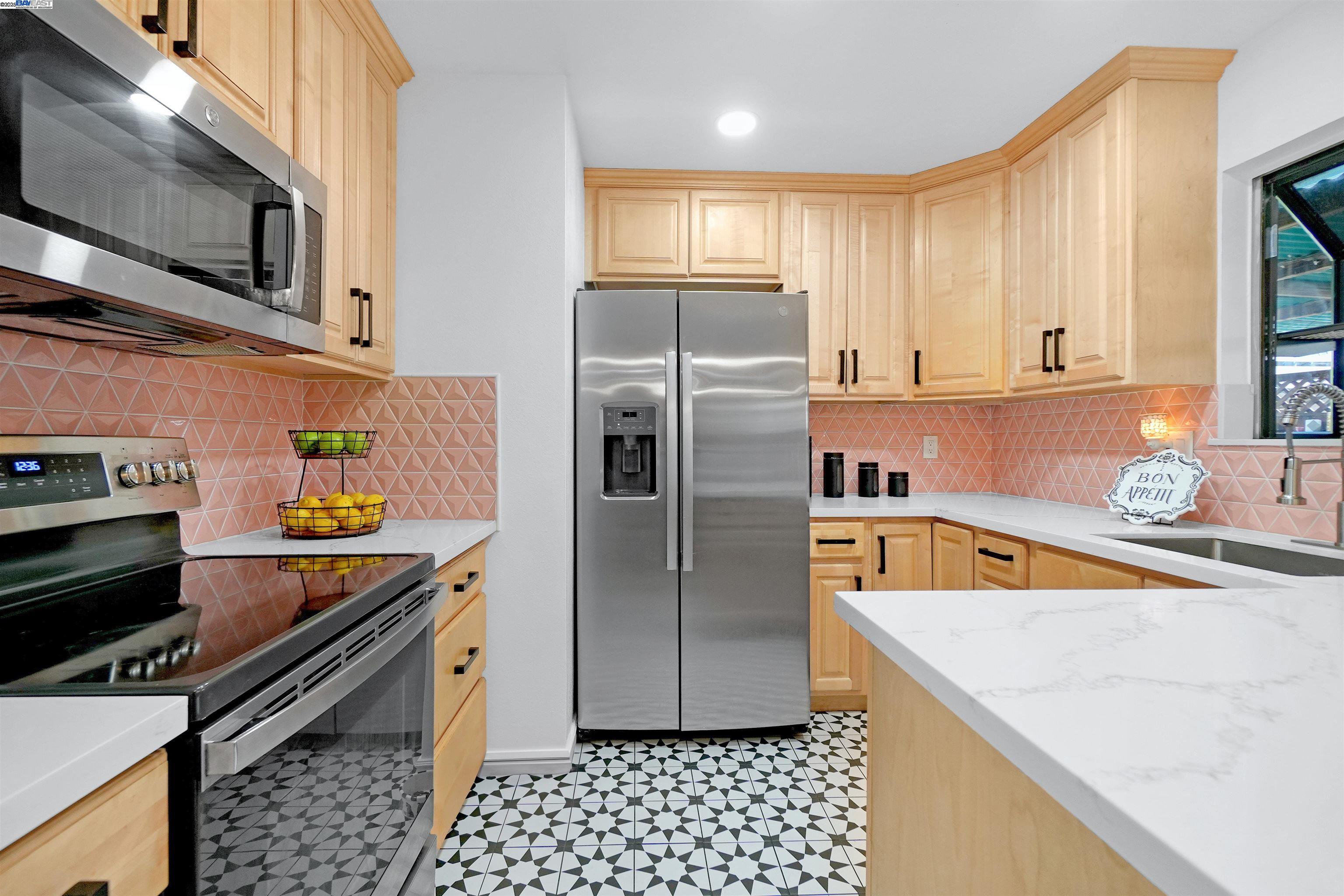 Detail Gallery Image 11 of 44 For 179 Loma Verde Dr, San Lorenzo,  CA 94580 - 3 Beds | 2 Baths