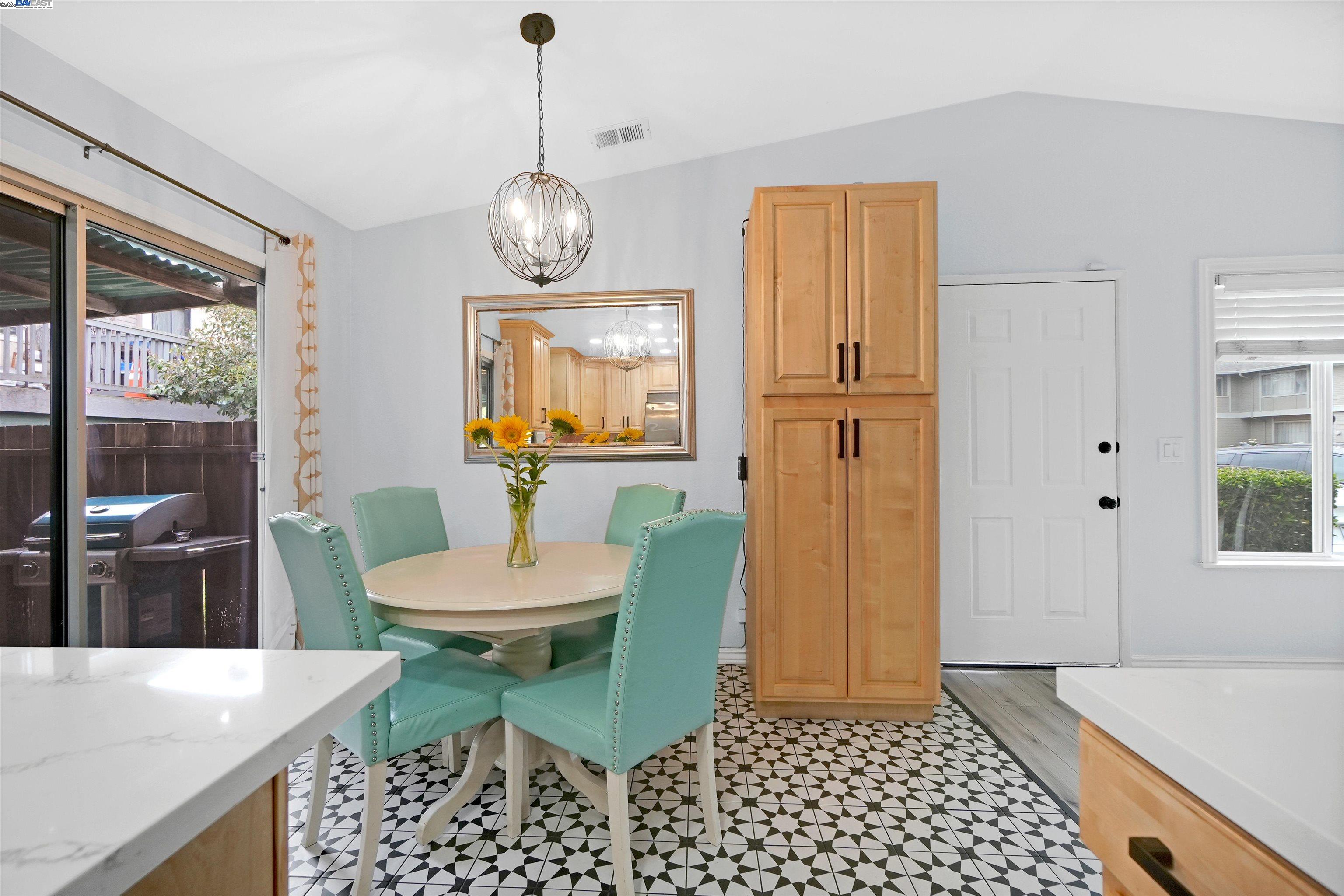 Detail Gallery Image 13 of 44 For 179 Loma Verde Dr, San Lorenzo,  CA 94580 - 3 Beds | 2 Baths