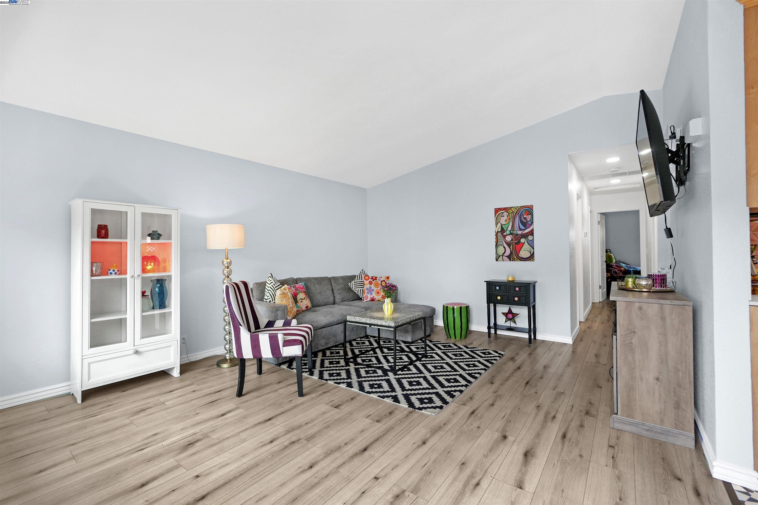 Detail Gallery Image 4 of 44 For 179 Loma Verde Dr, San Lorenzo,  CA 94580 - 3 Beds | 2 Baths