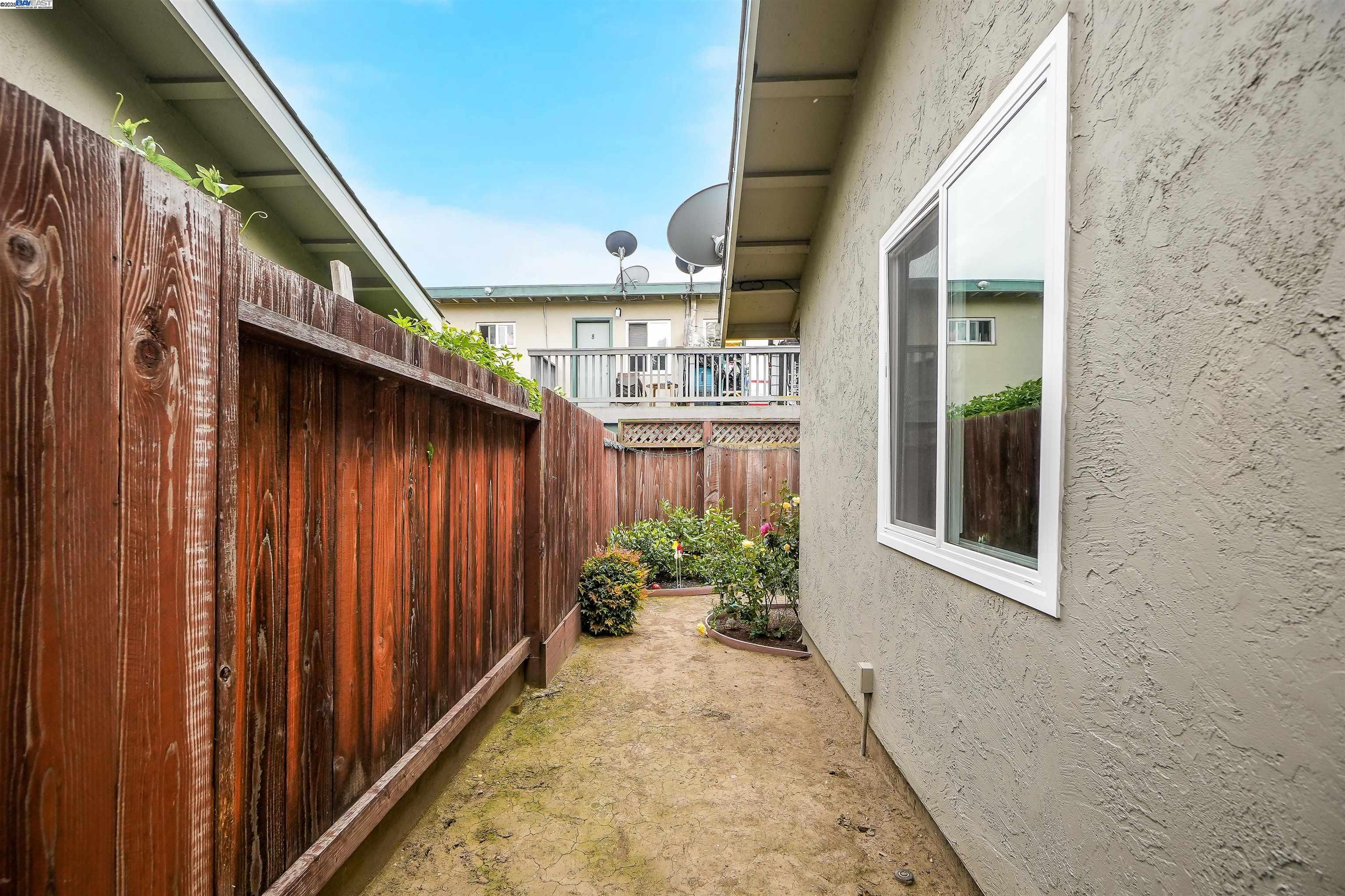 Detail Gallery Image 35 of 44 For 179 Loma Verde Dr, San Lorenzo,  CA 94580 - 3 Beds | 2 Baths
