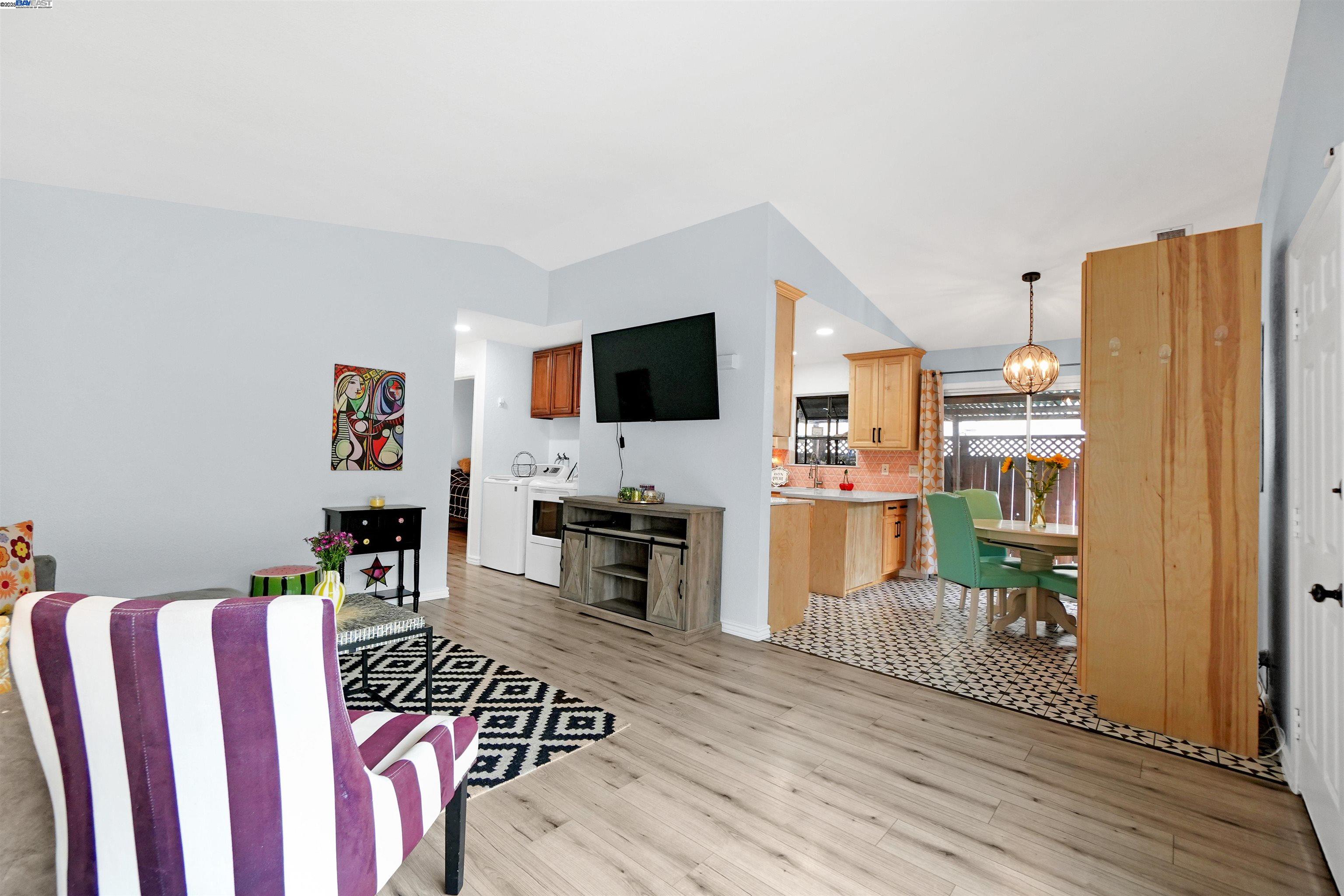 Detail Gallery Image 5 of 44 For 179 Loma Verde Dr, San Lorenzo,  CA 94580 - 3 Beds | 2 Baths