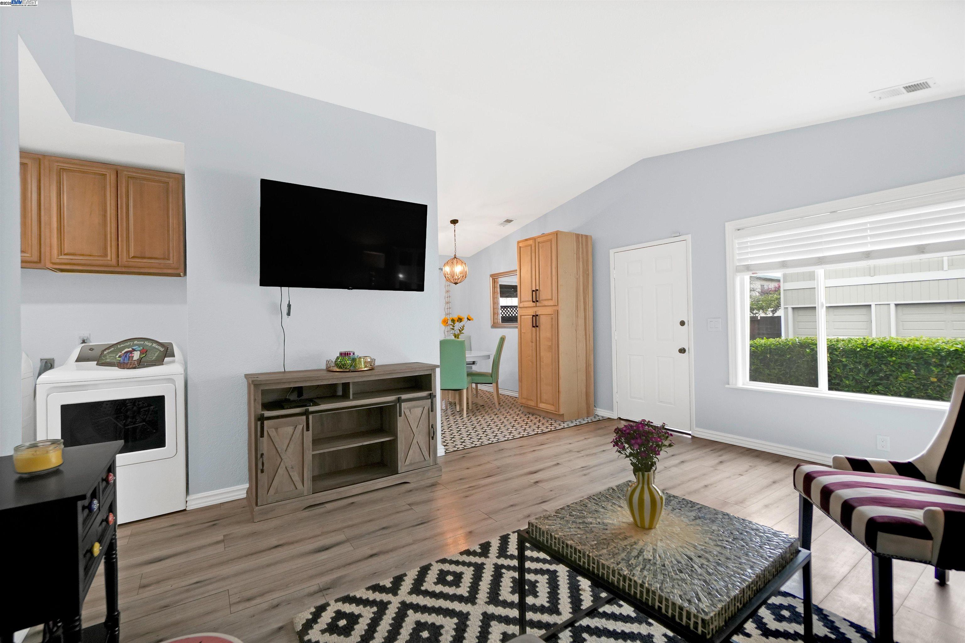 Detail Gallery Image 7 of 44 For 179 Loma Verde Dr, San Lorenzo,  CA 94580 - 3 Beds | 2 Baths