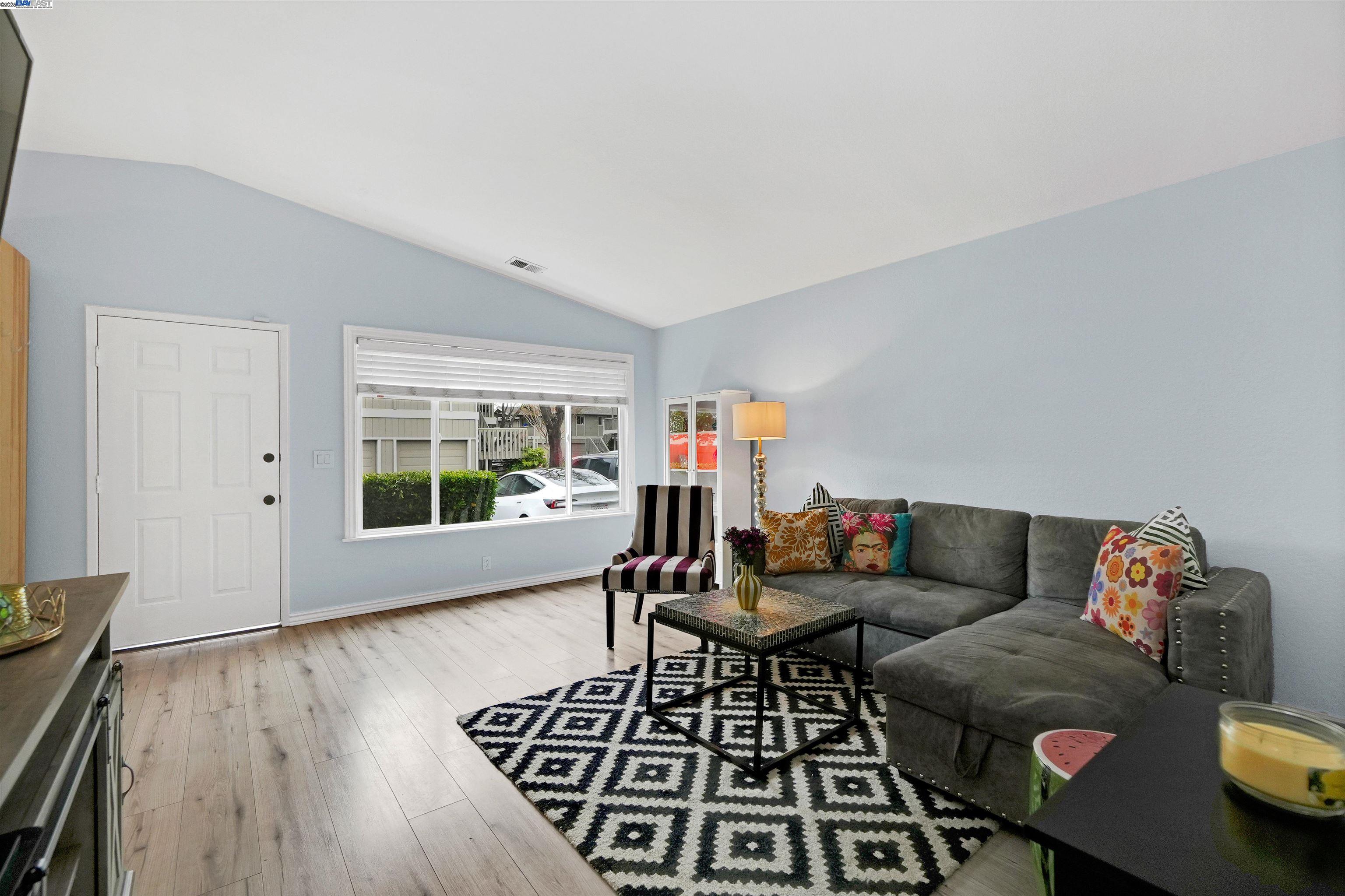 Detail Gallery Image 8 of 44 For 179 Loma Verde Dr, San Lorenzo,  CA 94580 - 3 Beds | 2 Baths