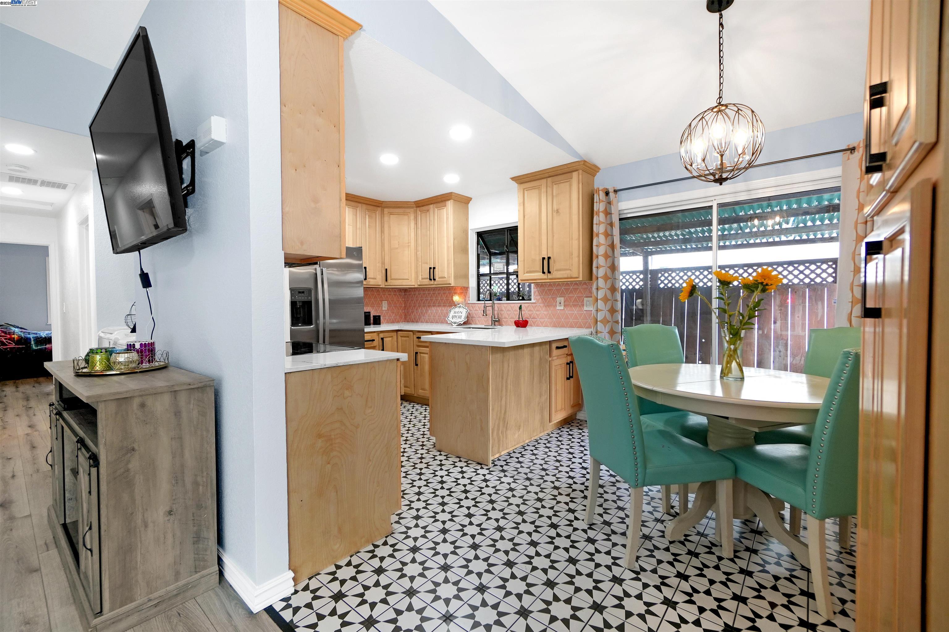 Detail Gallery Image 9 of 44 For 179 Loma Verde Dr, San Lorenzo,  CA 94580 - 3 Beds | 2 Baths