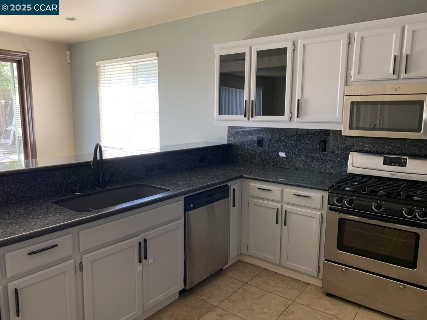 Detail Gallery Image 7 of 15 For 3713 Yacht Dr, Discovery Bay,  CA 94505 - 3 Beds | 2/1 Baths