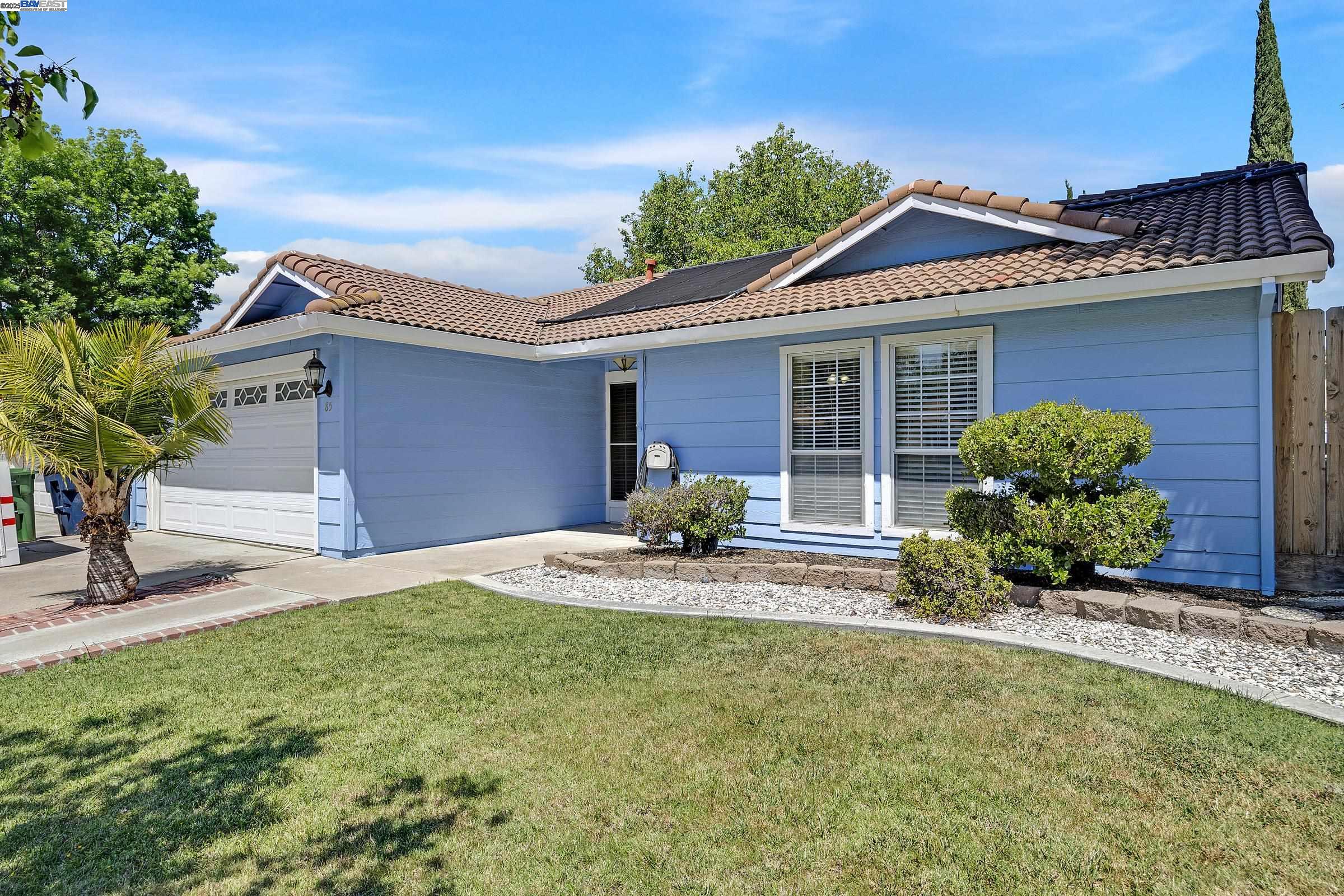 Detail Gallery Image 1 of 29 For 85 Deerwood Ln, Tracy,  CA 95376 - 3 Beds | 2 Baths