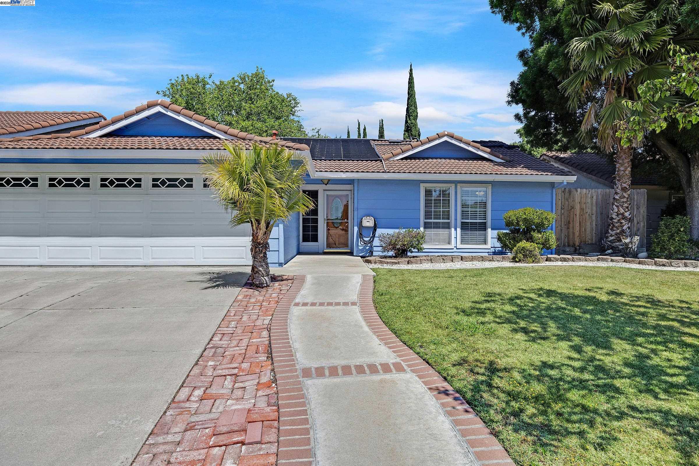 Detail Gallery Image 2 of 29 For 85 Deerwood Ln, Tracy,  CA 95376 - 3 Beds | 2 Baths
