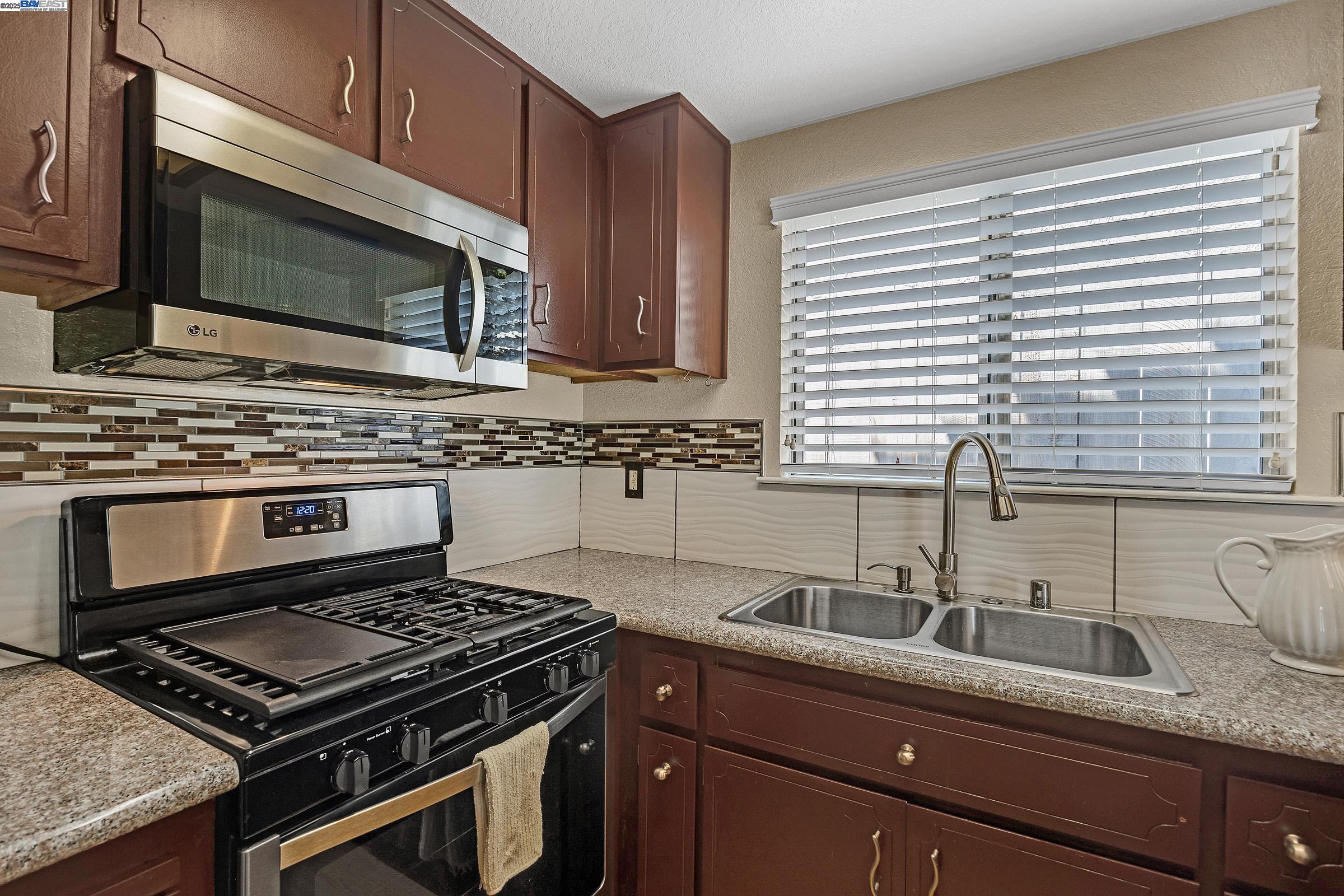 Detail Gallery Image 11 of 29 For 85 Deerwood Ln, Tracy,  CA 95376 - 3 Beds | 2 Baths