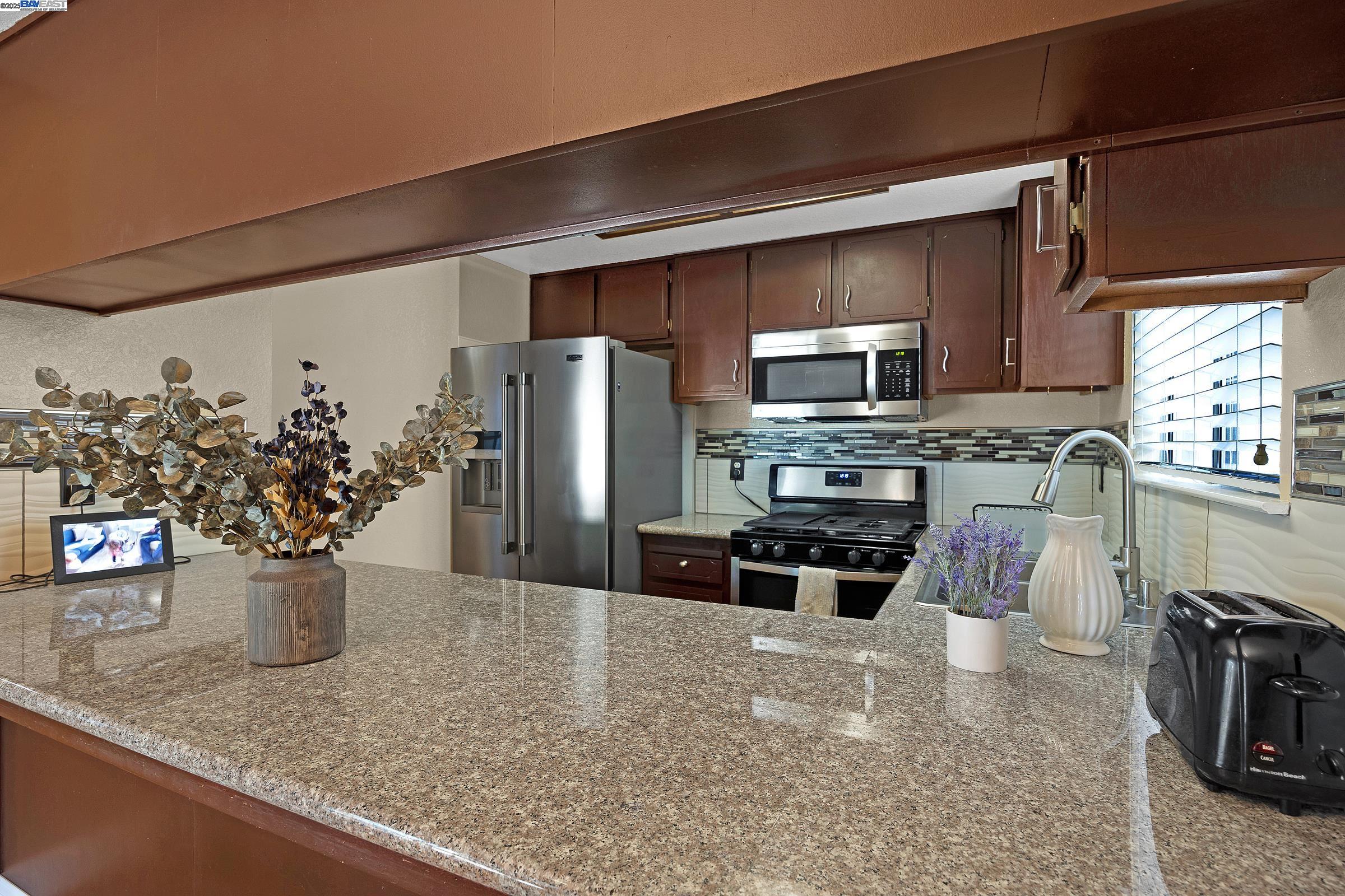 Detail Gallery Image 12 of 29 For 85 Deerwood Ln, Tracy,  CA 95376 - 3 Beds | 2 Baths