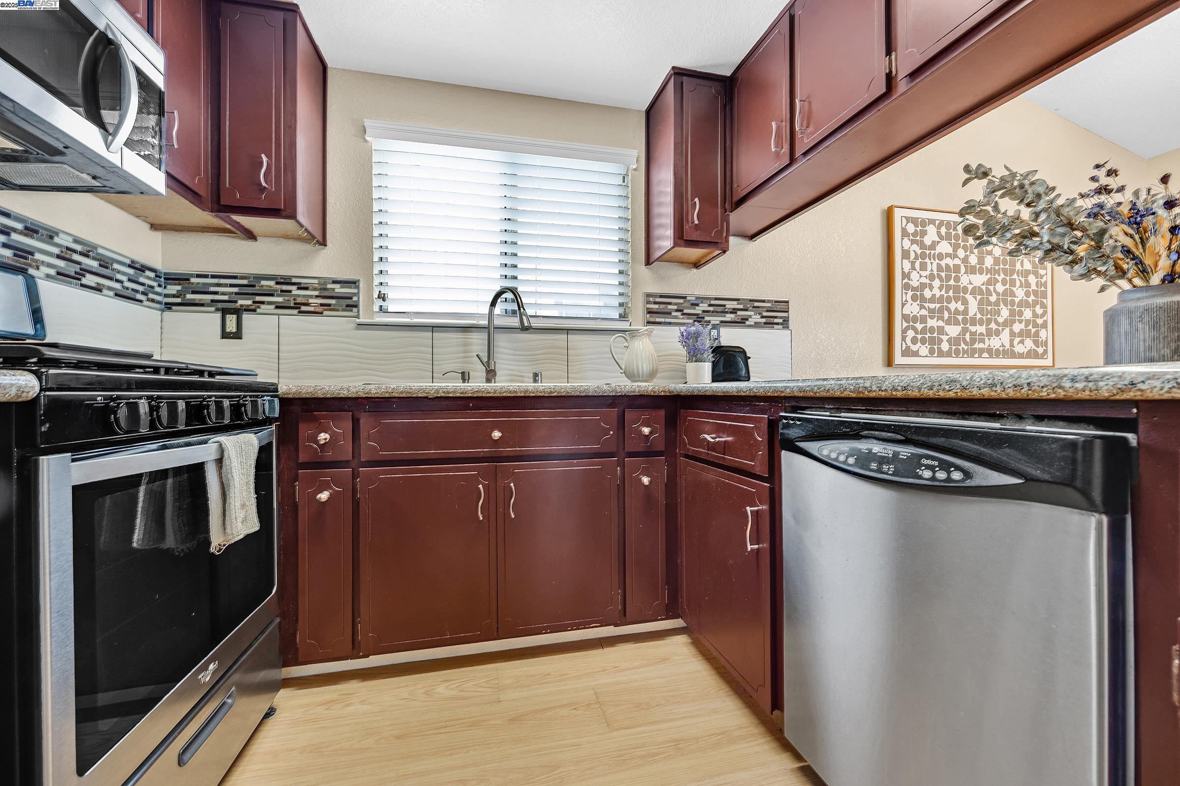 Detail Gallery Image 13 of 29 For 85 Deerwood Ln, Tracy,  CA 95376 - 3 Beds | 2 Baths