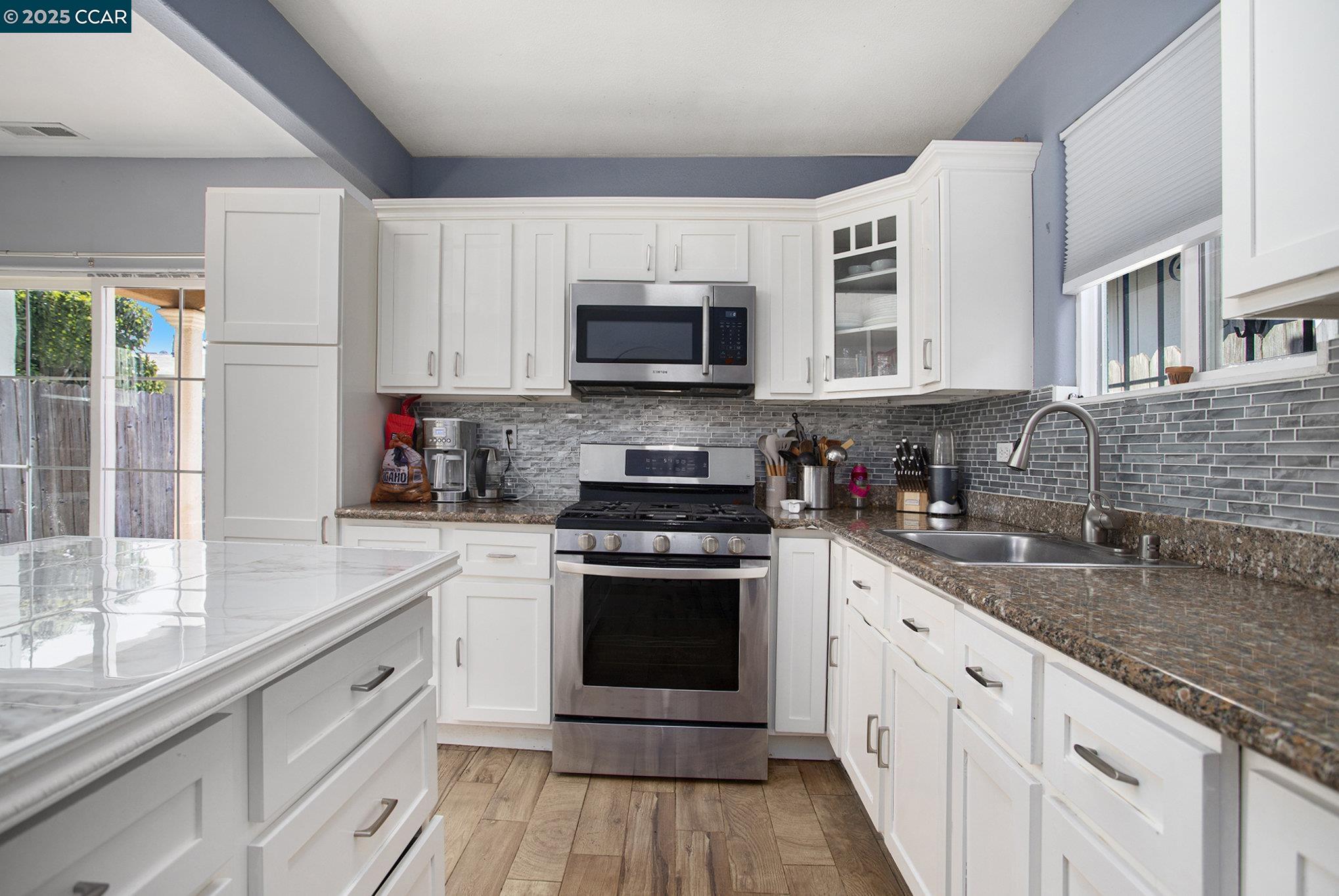 Detail Gallery Image 12 of 29 For 312 Barrett Ave, Richmond,  CA 94801 - 4 Beds | 3 Baths
