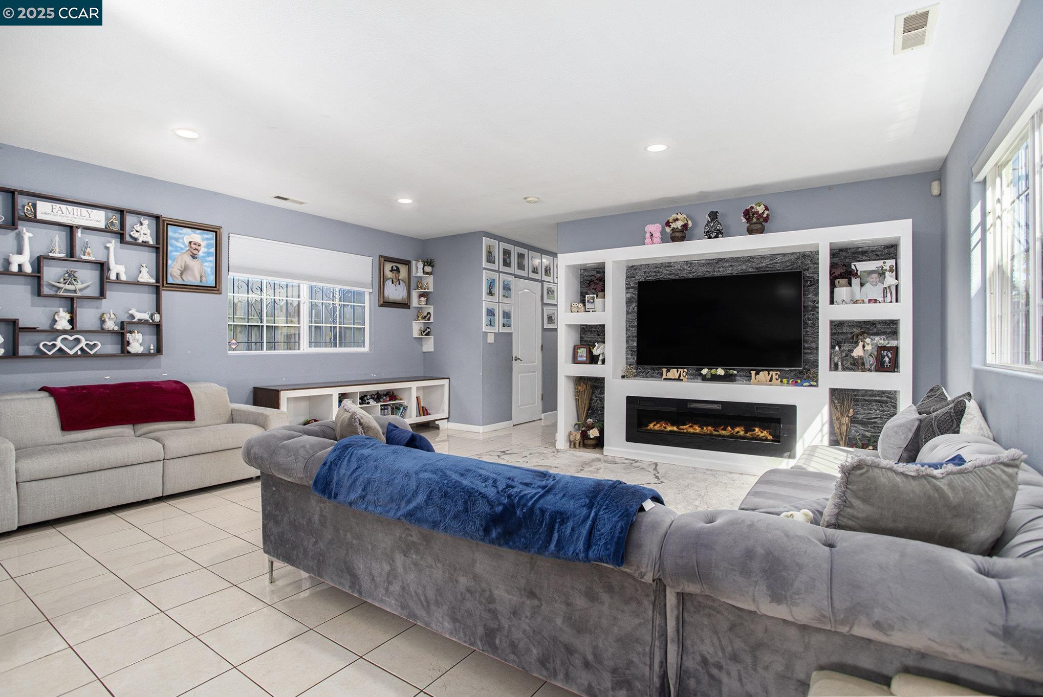 Detail Gallery Image 6 of 29 For 312 Barrett Ave, Richmond,  CA 94801 - 4 Beds | 3 Baths