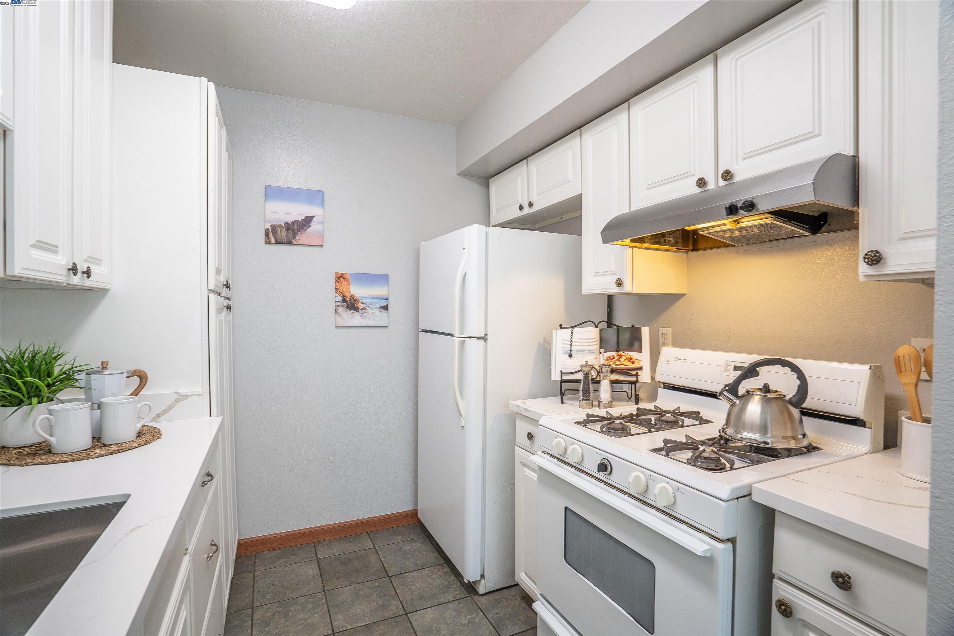 Detail Gallery Image 8 of 27 For 325 San Miguel Ct #2,  Milpitas,  CA 95035 - 2 Beds | 1 Baths