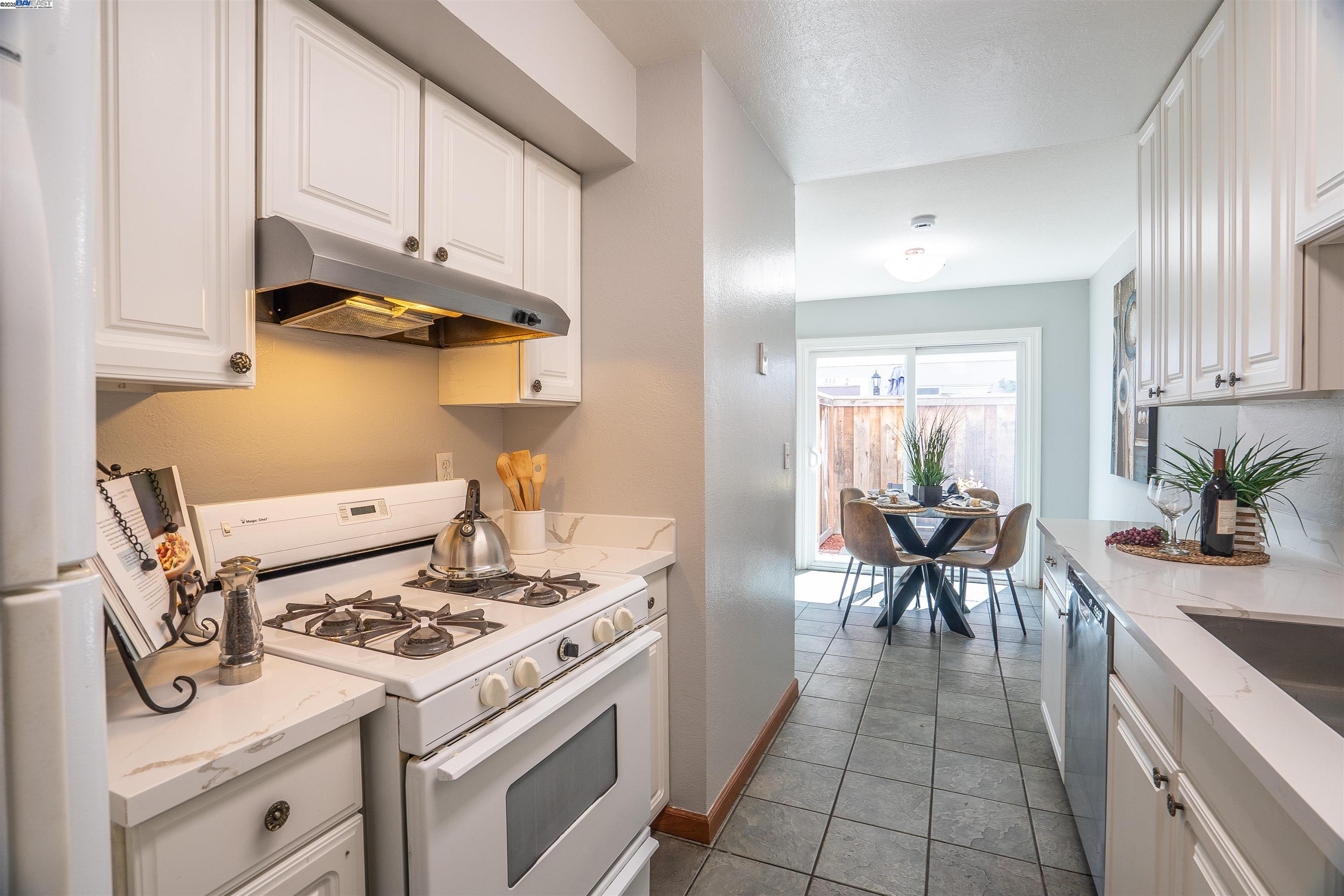 Detail Gallery Image 9 of 27 For 325 San Miguel Ct #2,  Milpitas,  CA 95035 - 2 Beds | 1 Baths