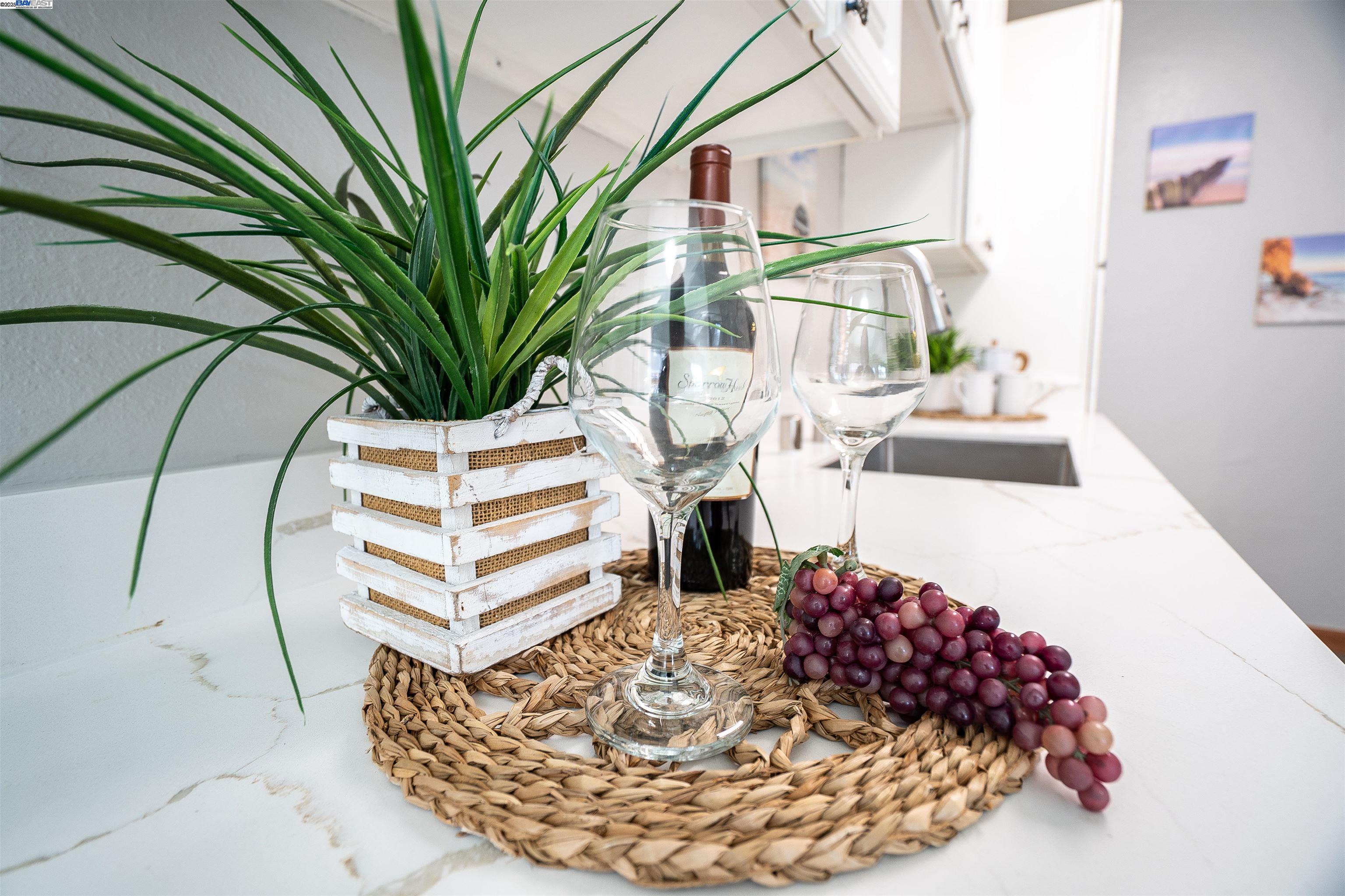 Detail Gallery Image 10 of 27 For 325 San Miguel Ct #2,  Milpitas,  CA 95035 - 2 Beds | 1 Baths