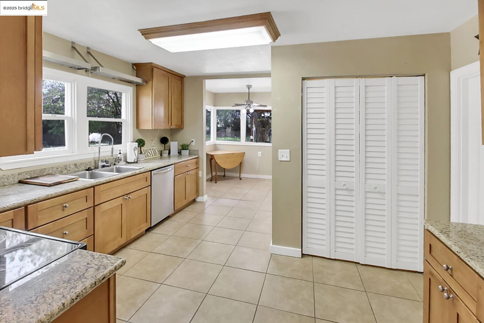 Detail Gallery Image 11 of 60 For 15685 Kelso Road, Mountain House,  CA 95391 - 4 Beds | 3 Baths