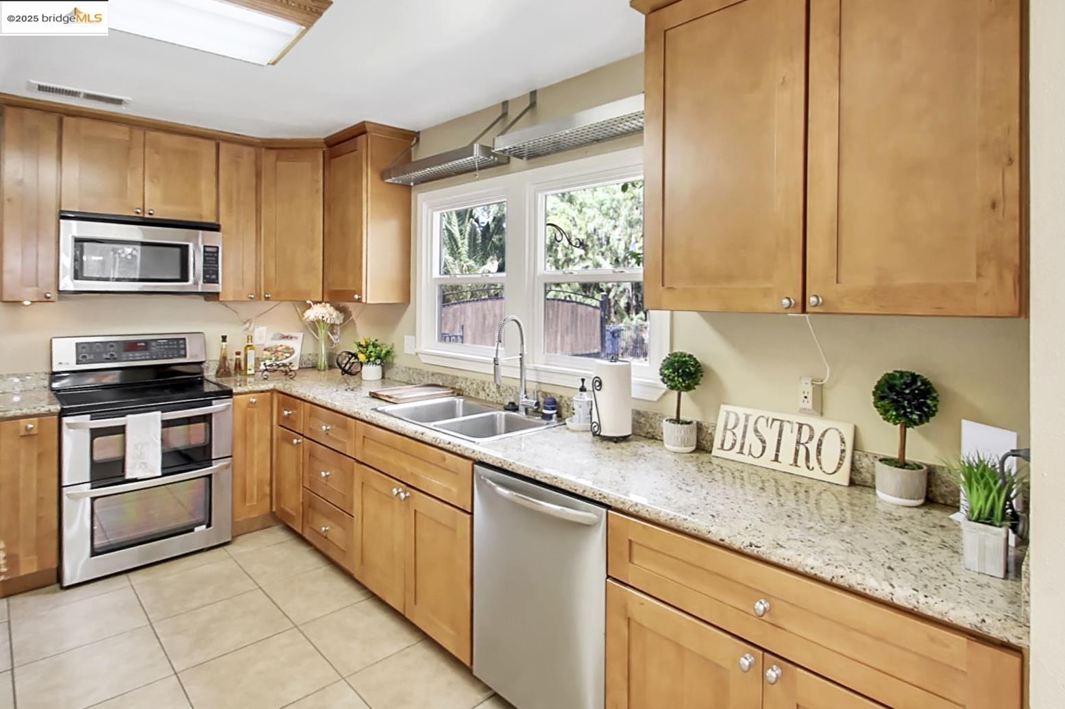 Detail Gallery Image 12 of 60 For 15685 Kelso Road, Mountain House,  CA 95391 - 4 Beds | 3 Baths