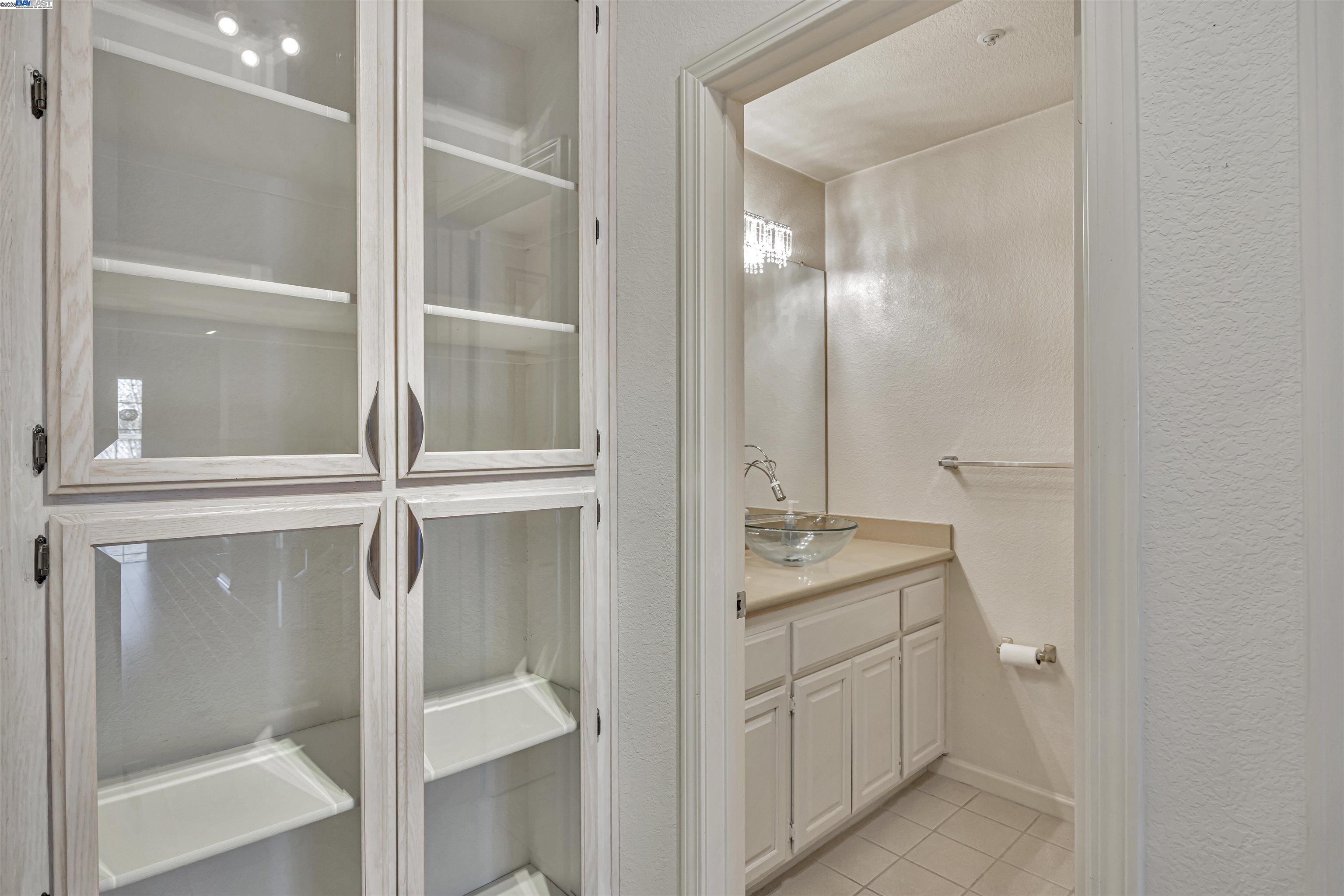 Detail Gallery Image 12 of 31 For 312 Treasure Island Dr, Belmont,  CA 94002 - 3 Beds | 3/1 Baths