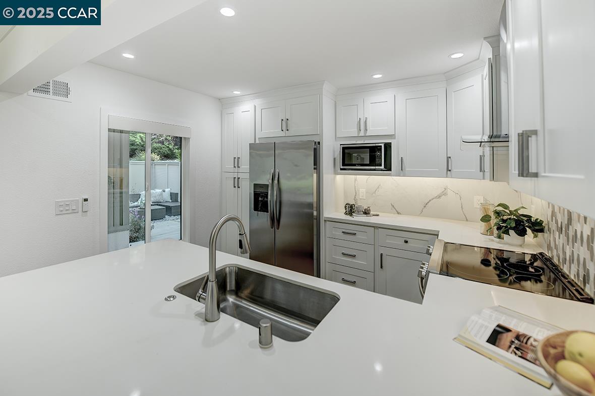 Detail Gallery Image 3 of 56 For 1317 Stanley Dollar Dr #4,  Walnut Creek,  CA 94595 - 2 Beds | 2 Baths