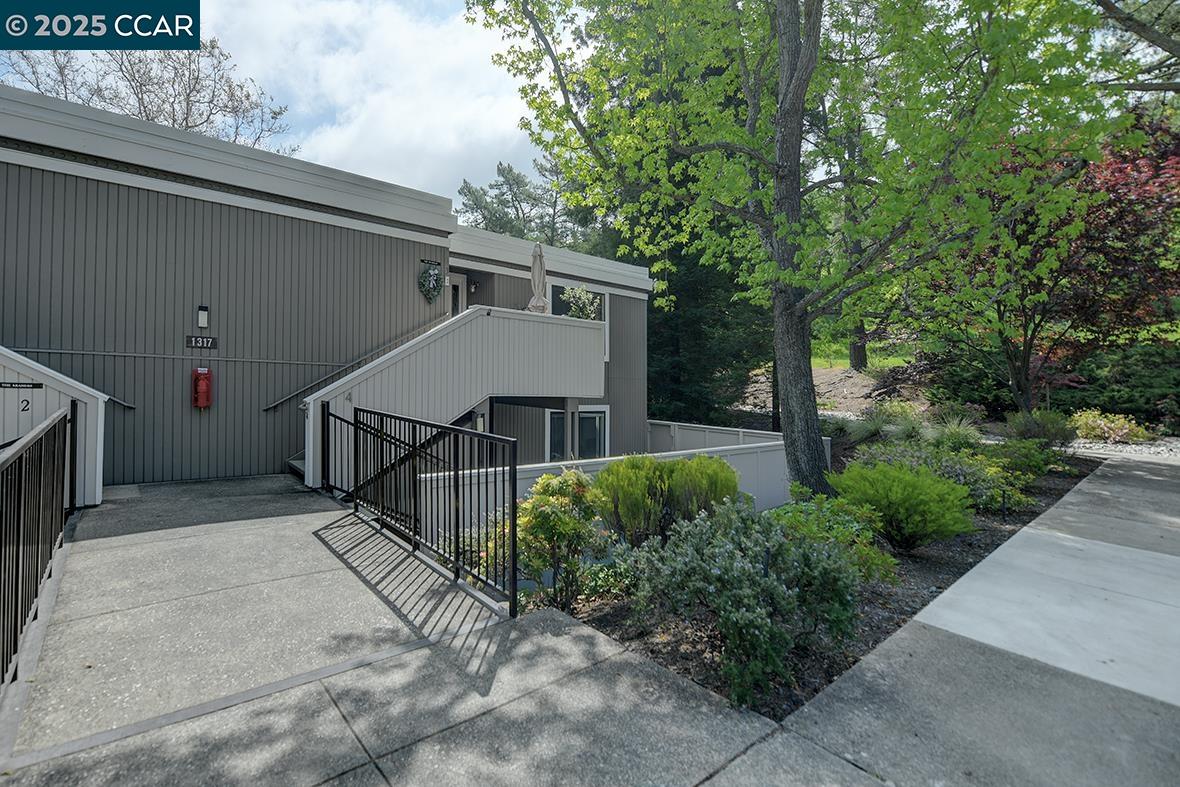 Detail Gallery Image 41 of 56 For 1317 Stanley Dollar Dr #4,  Walnut Creek,  CA 94595 - 2 Beds | 2 Baths