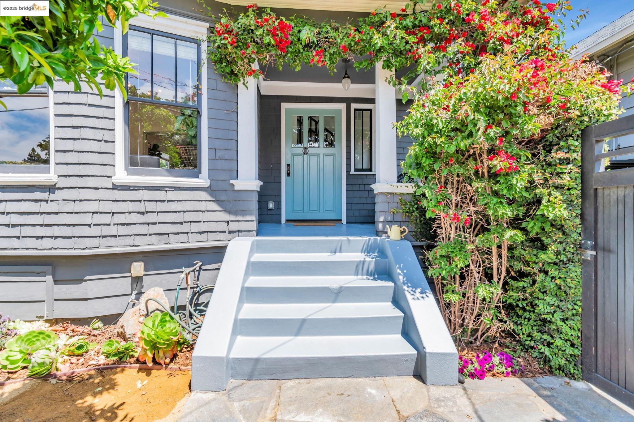 Detail Gallery Image 2 of 43 For 6108 Hillegass Ave, Oakland,  CA 94618 - 5 Beds | 4 Baths