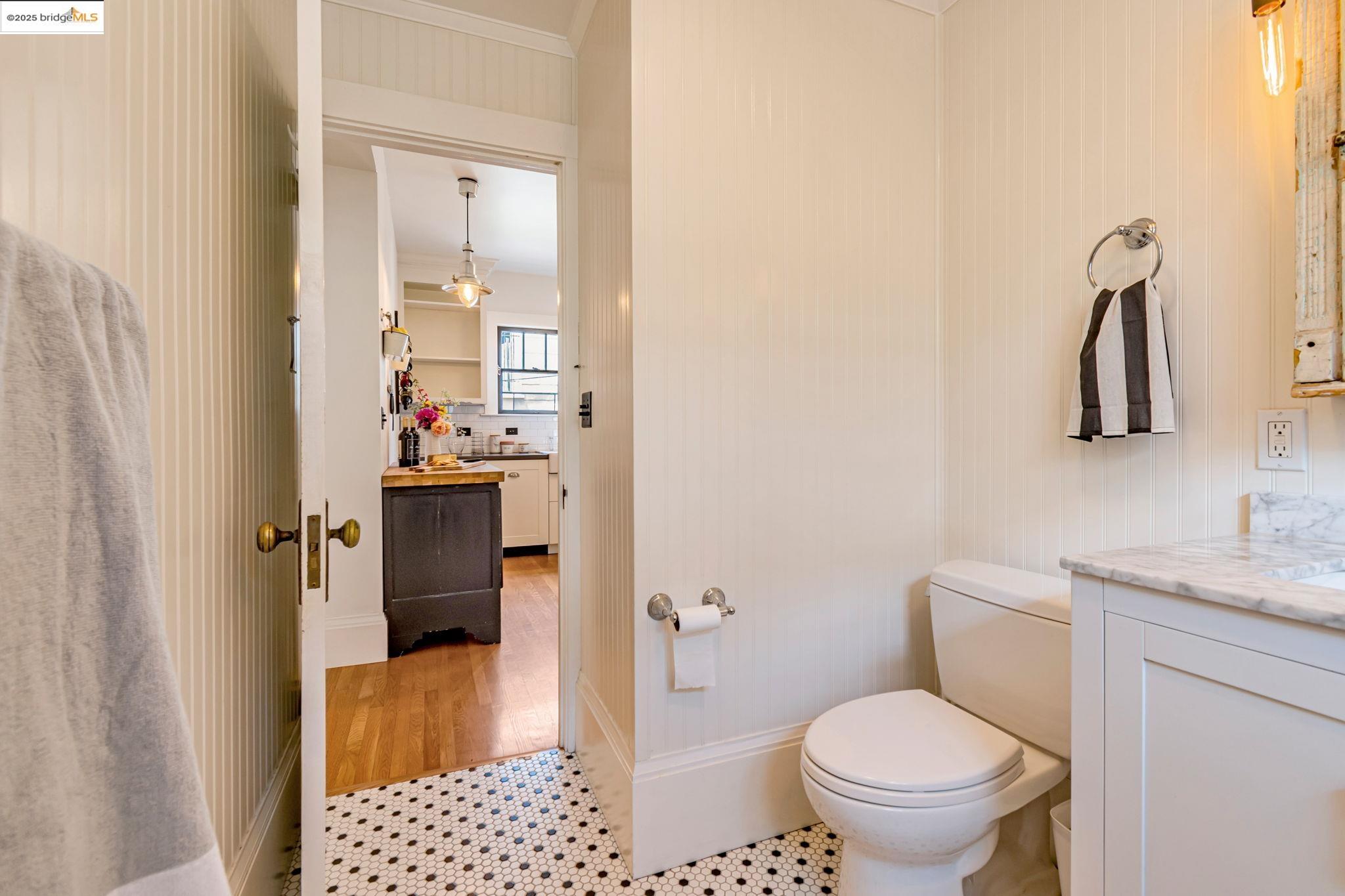 Detail Gallery Image 16 of 43 For 6108 Hillegass Ave, Oakland,  CA 94618 - 5 Beds | 4 Baths
