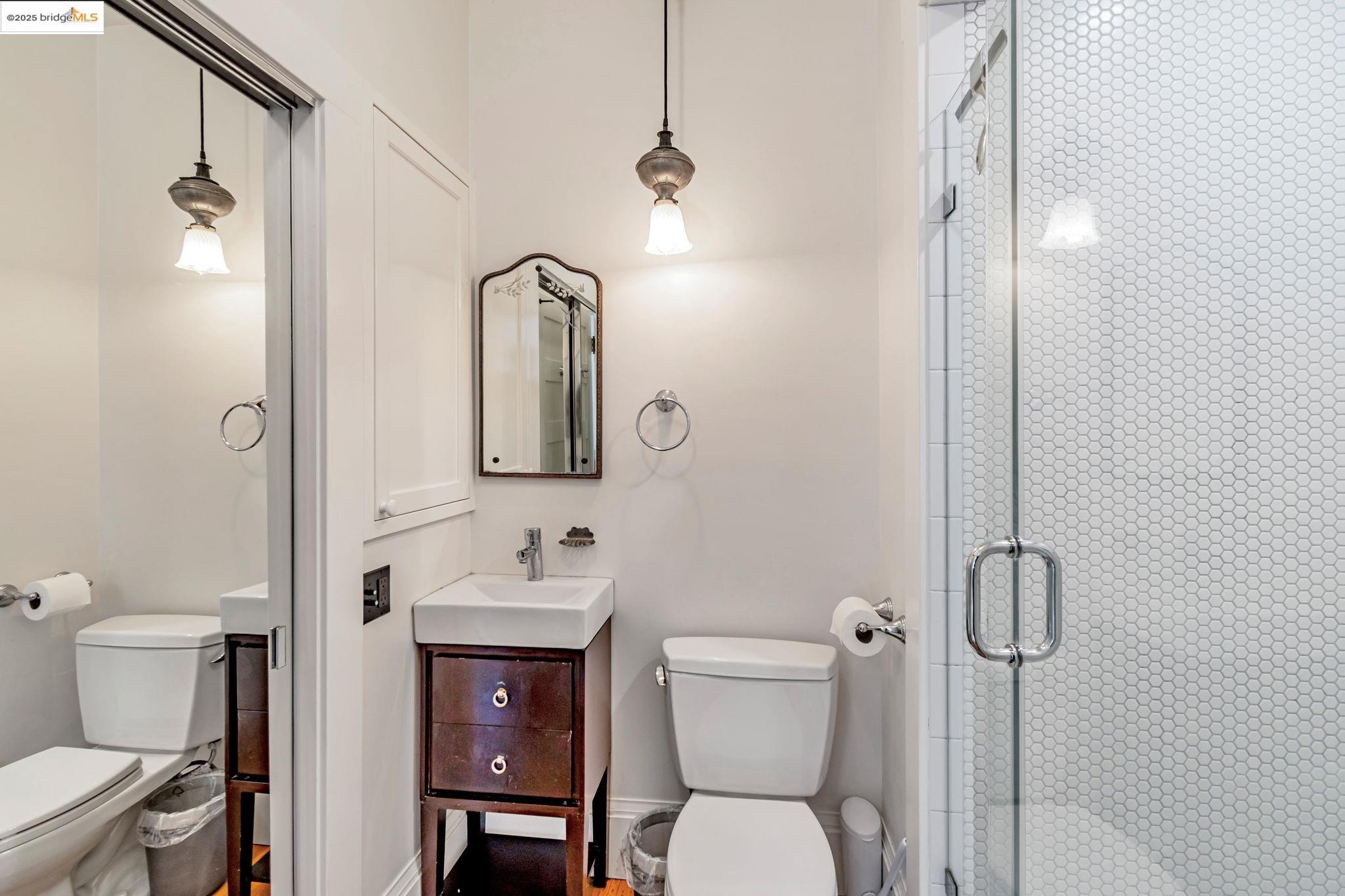 Detail Gallery Image 19 of 43 For 6108 Hillegass Ave, Oakland,  CA 94618 - 5 Beds | 4 Baths