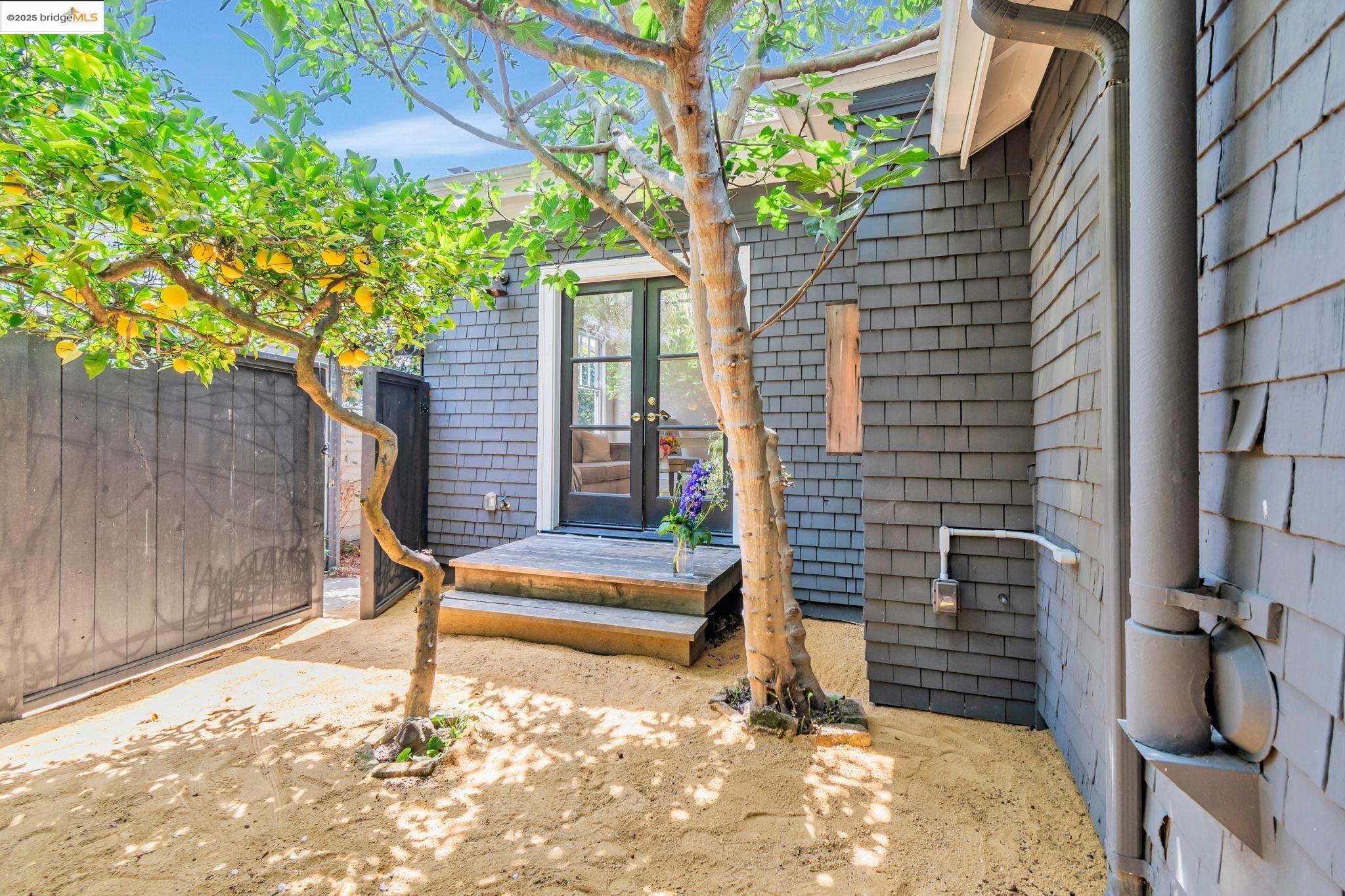Detail Gallery Image 20 of 43 For 6108 Hillegass Ave, Oakland,  CA 94618 - 5 Beds | 4 Baths