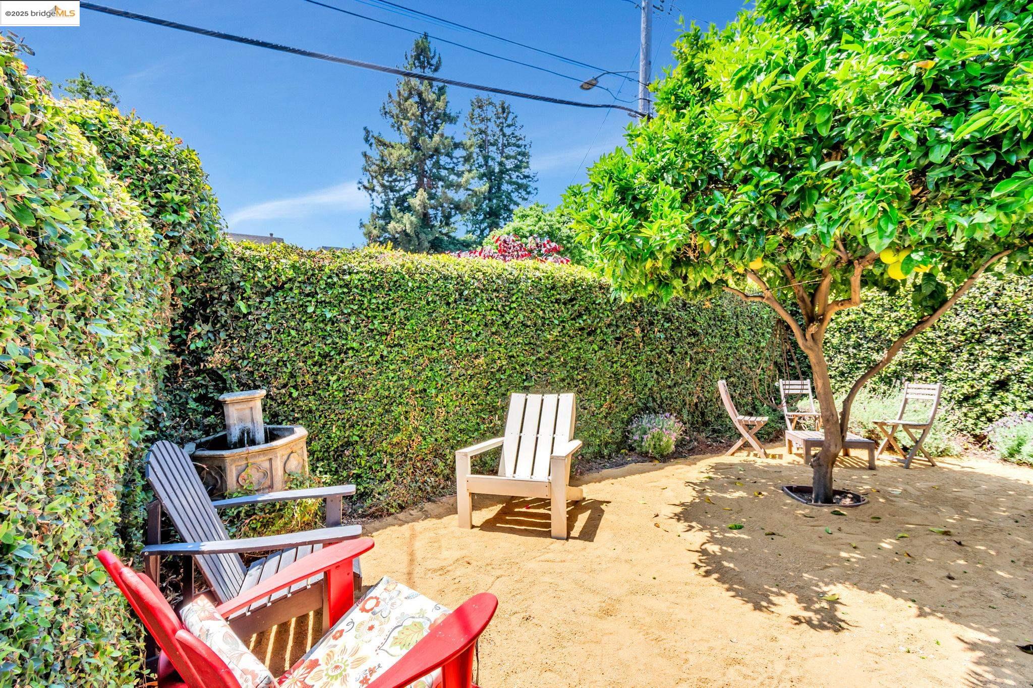 Detail Gallery Image 3 of 43 For 6108 Hillegass Ave, Oakland,  CA 94618 - 5 Beds | 4 Baths