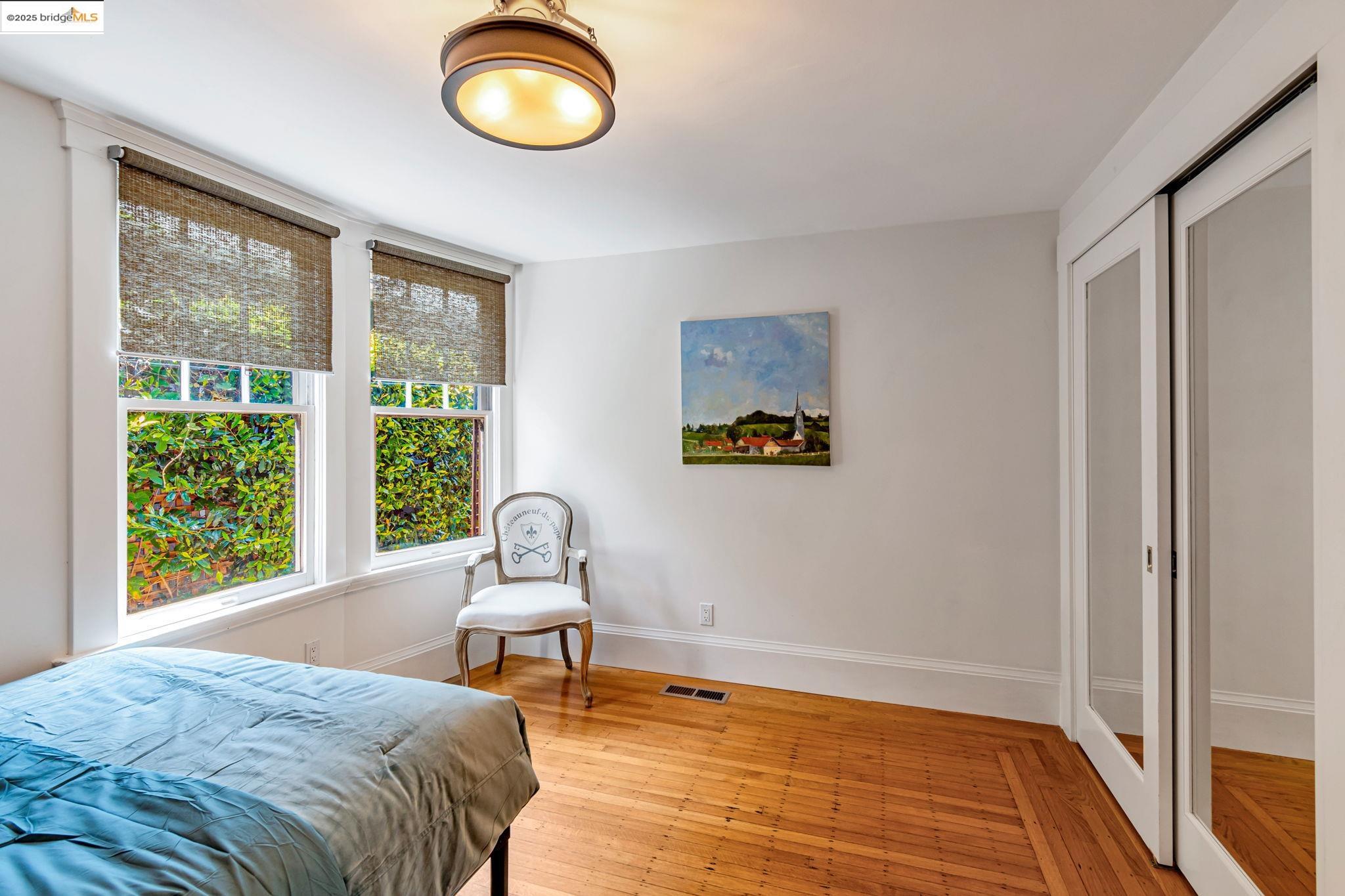 Detail Gallery Image 23 of 43 For 6108 Hillegass Ave, Oakland,  CA 94618 - 5 Beds | 4 Baths