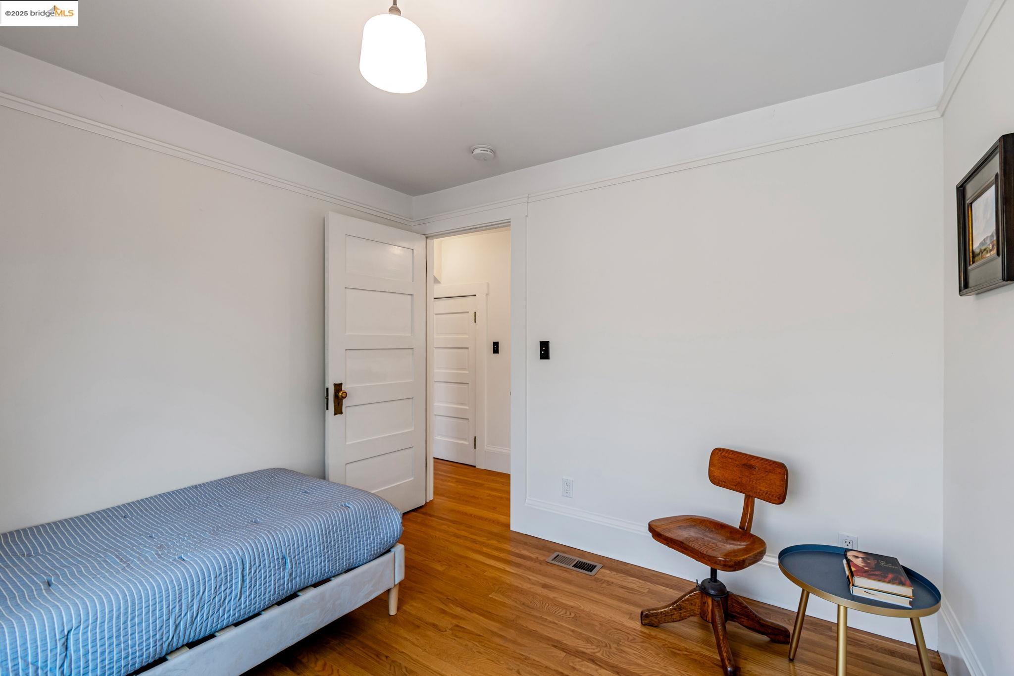 Detail Gallery Image 28 of 43 For 6108 Hillegass Ave, Oakland,  CA 94618 - 5 Beds | 4 Baths