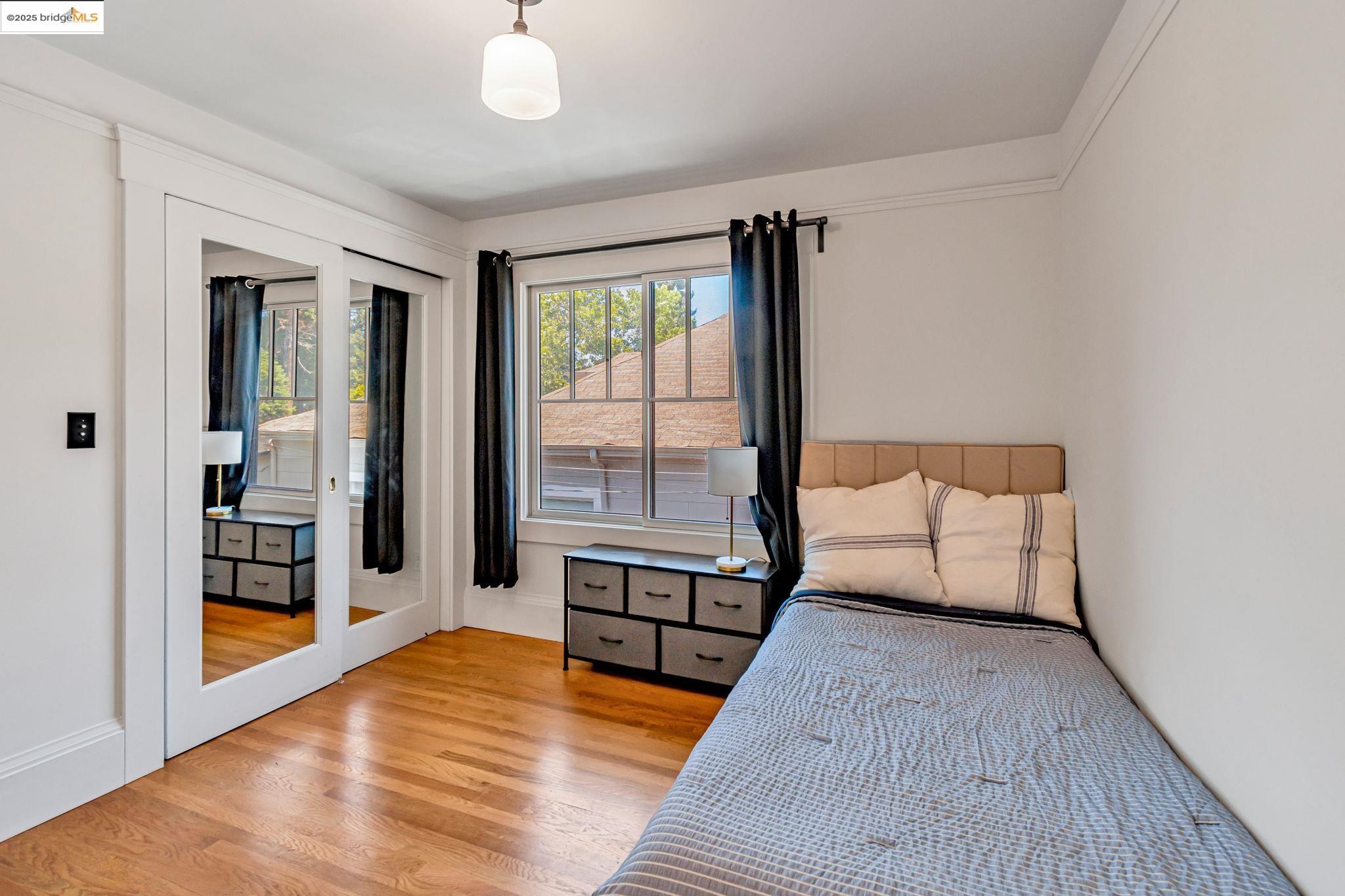 Detail Gallery Image 29 of 43 For 6108 Hillegass Ave, Oakland,  CA 94618 - 5 Beds | 4 Baths