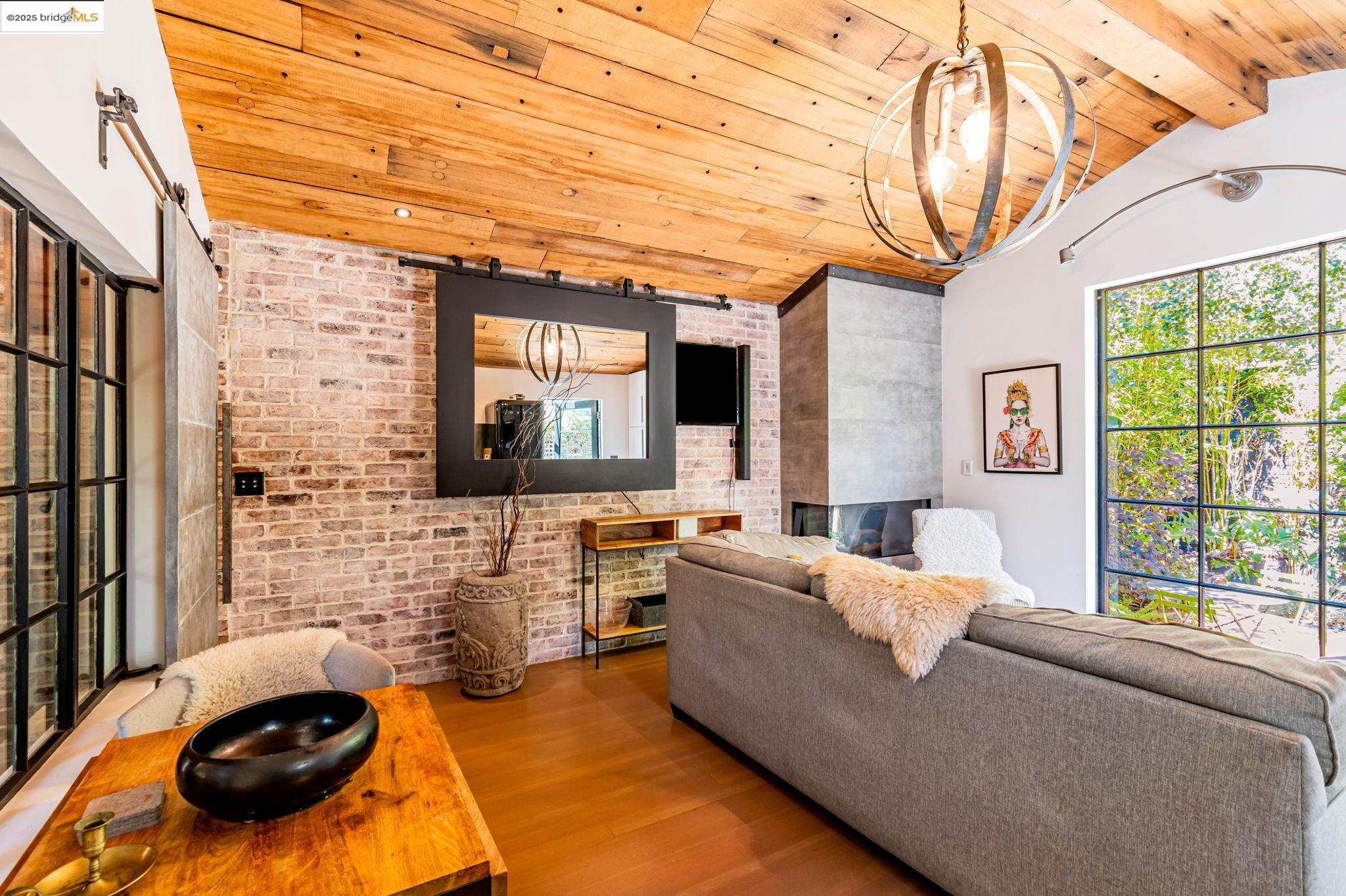 Detail Gallery Image 33 of 43 For 6108 Hillegass Ave, Oakland,  CA 94618 - 5 Beds | 4 Baths