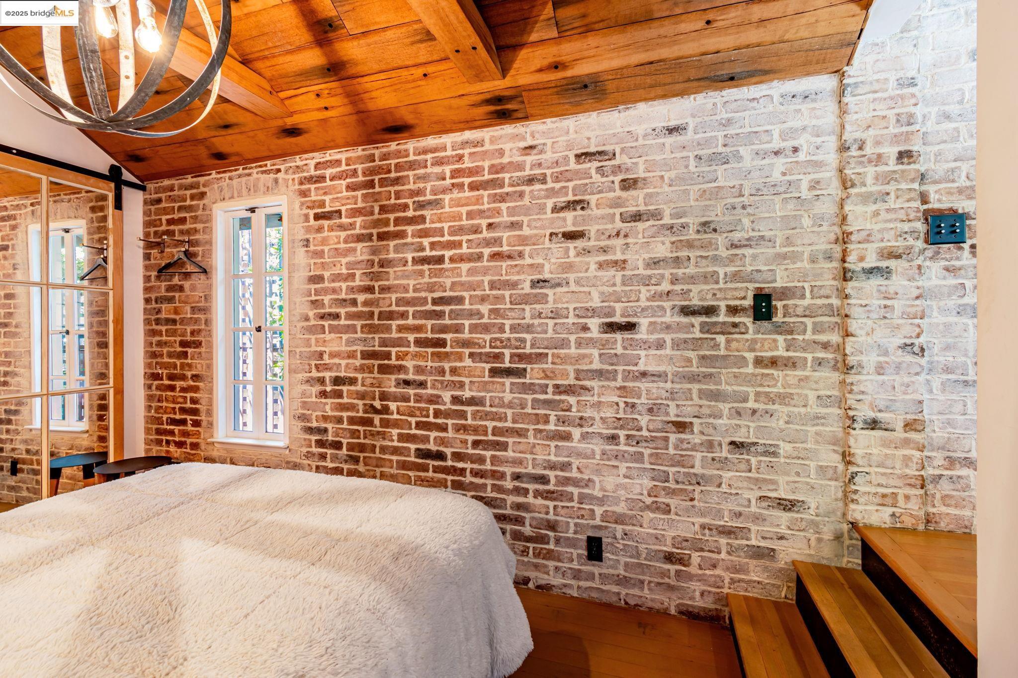 Detail Gallery Image 36 of 43 For 6108 Hillegass Ave, Oakland,  CA 94618 - 5 Beds | 4 Baths