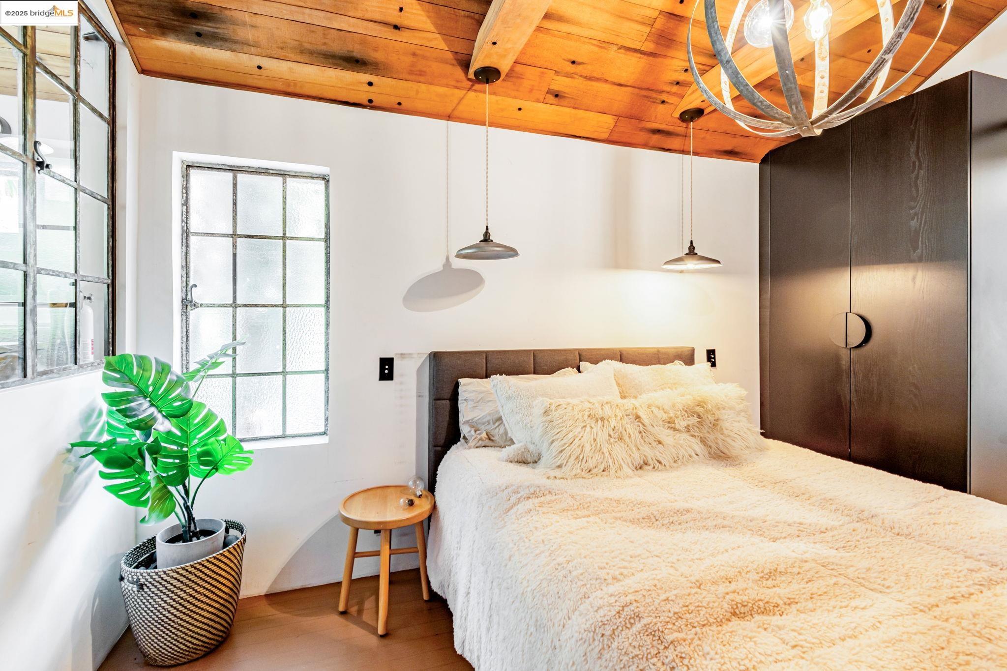 Detail Gallery Image 37 of 43 For 6108 Hillegass Ave, Oakland,  CA 94618 - 5 Beds | 4 Baths