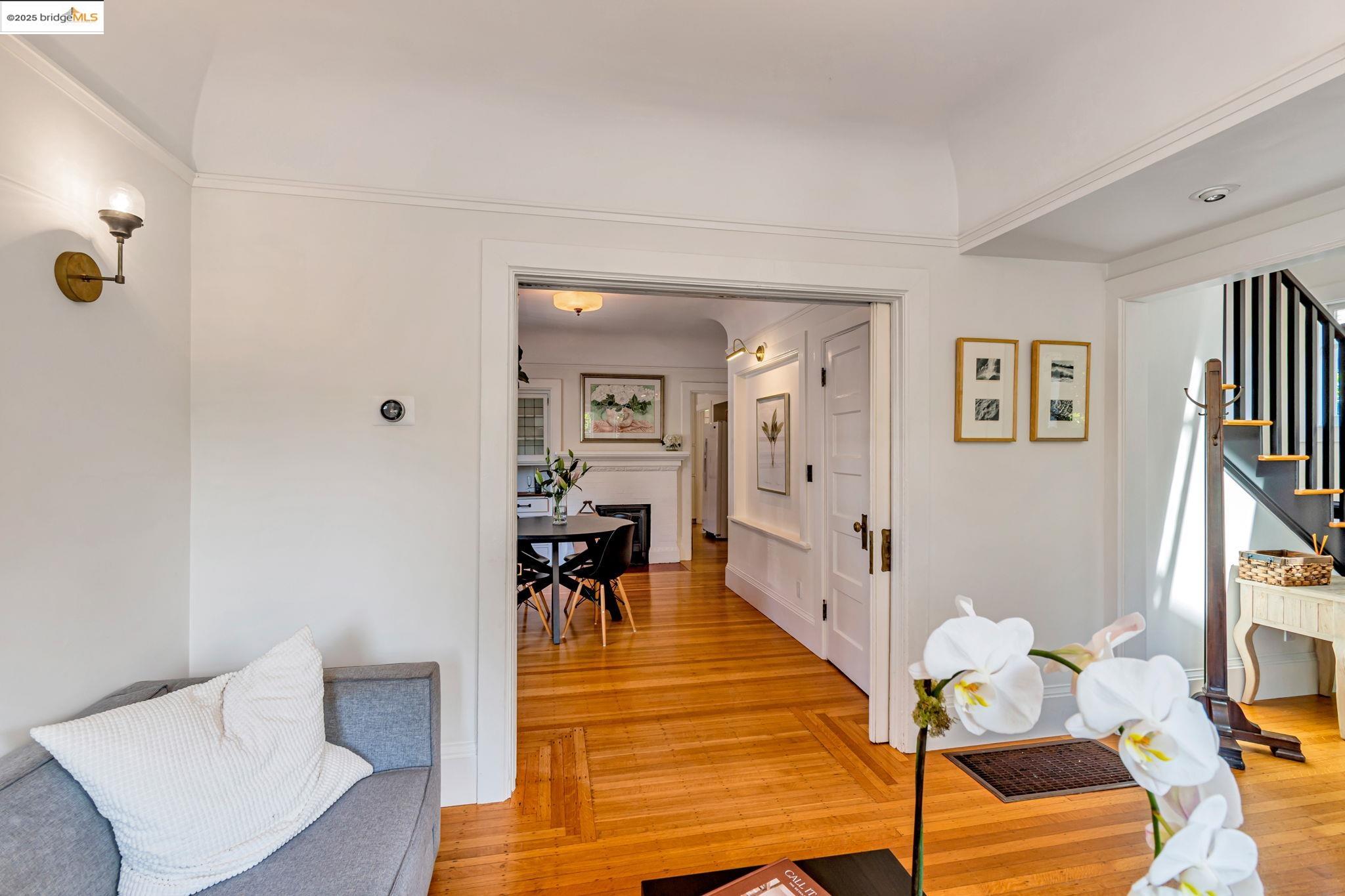 Detail Gallery Image 6 of 43 For 6108 Hillegass Ave, Oakland,  CA 94618 - 5 Beds | 4 Baths