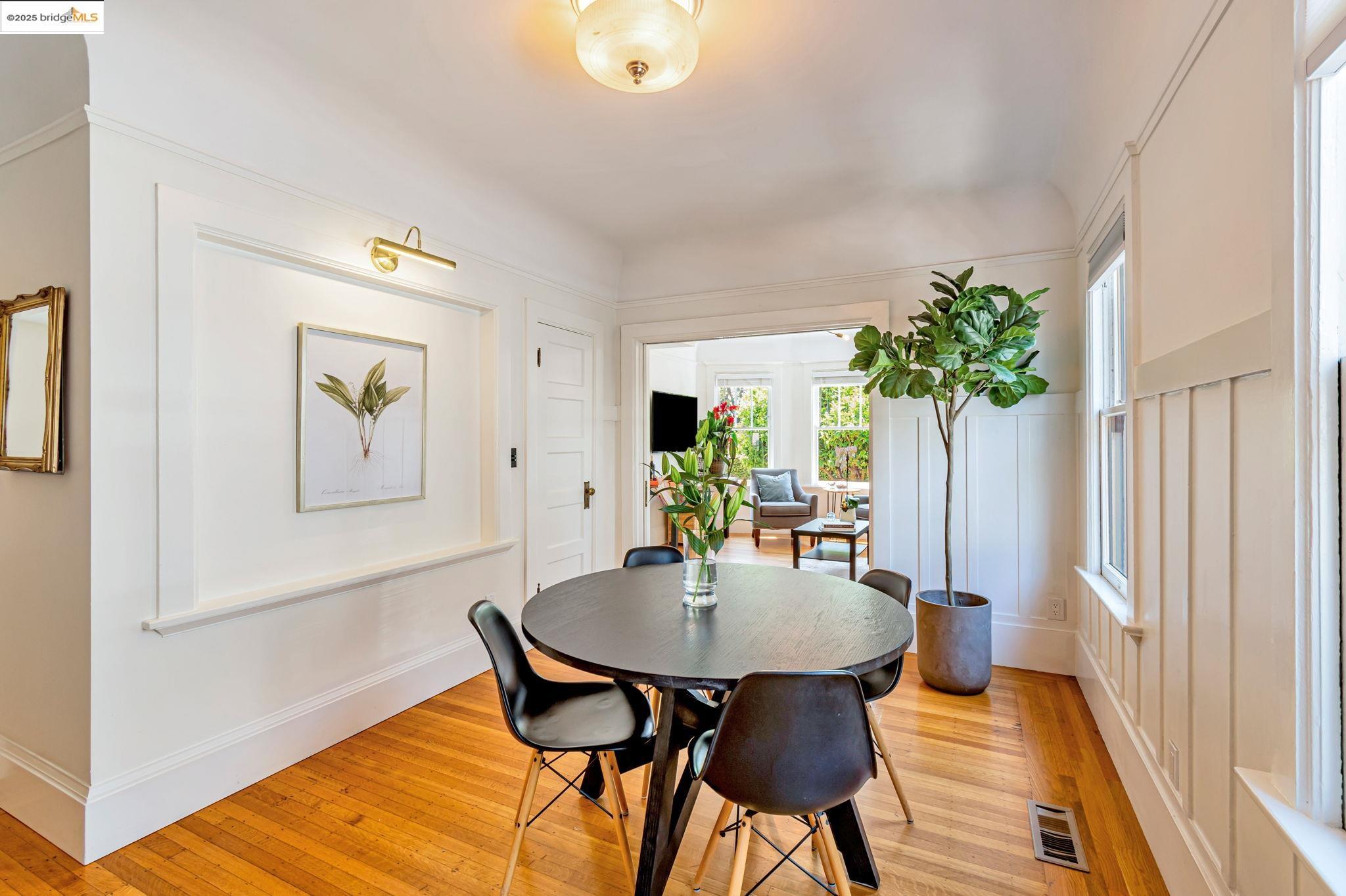 Detail Gallery Image 7 of 43 For 6108 Hillegass Ave, Oakland,  CA 94618 - 5 Beds | 4 Baths