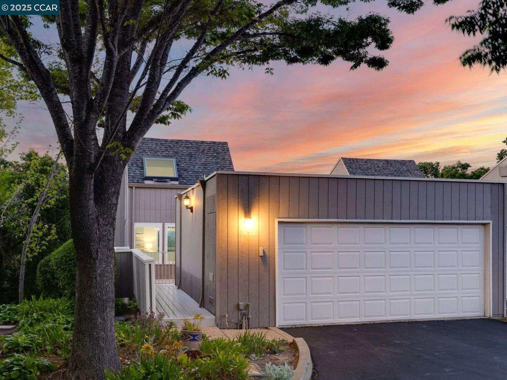 Detail Gallery Image 2 of 33 For 1658 Terrace Way, Walnut Creek,  CA 94597 - 2 Beds | 2 Baths