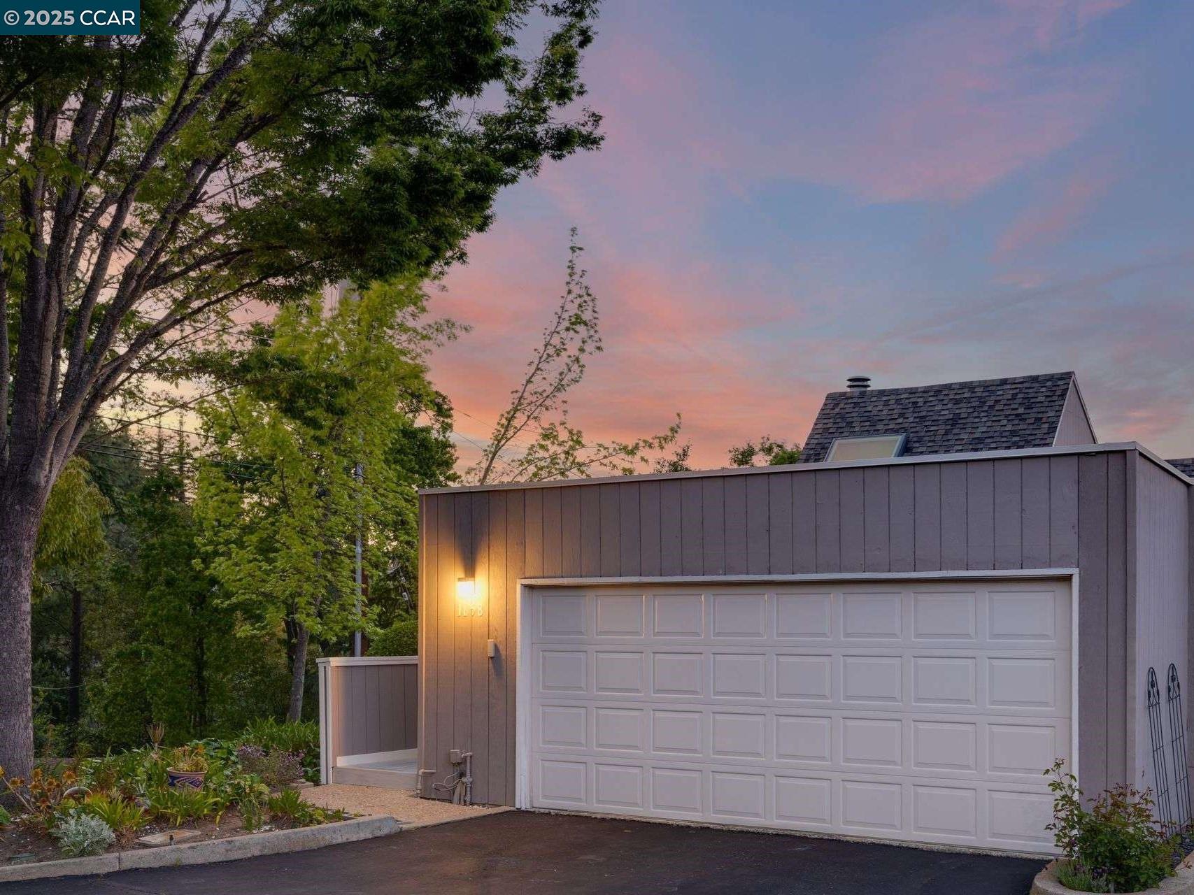 Detail Gallery Image 3 of 33 For 1658 Terrace Way, Walnut Creek,  CA 94597 - 2 Beds | 2 Baths