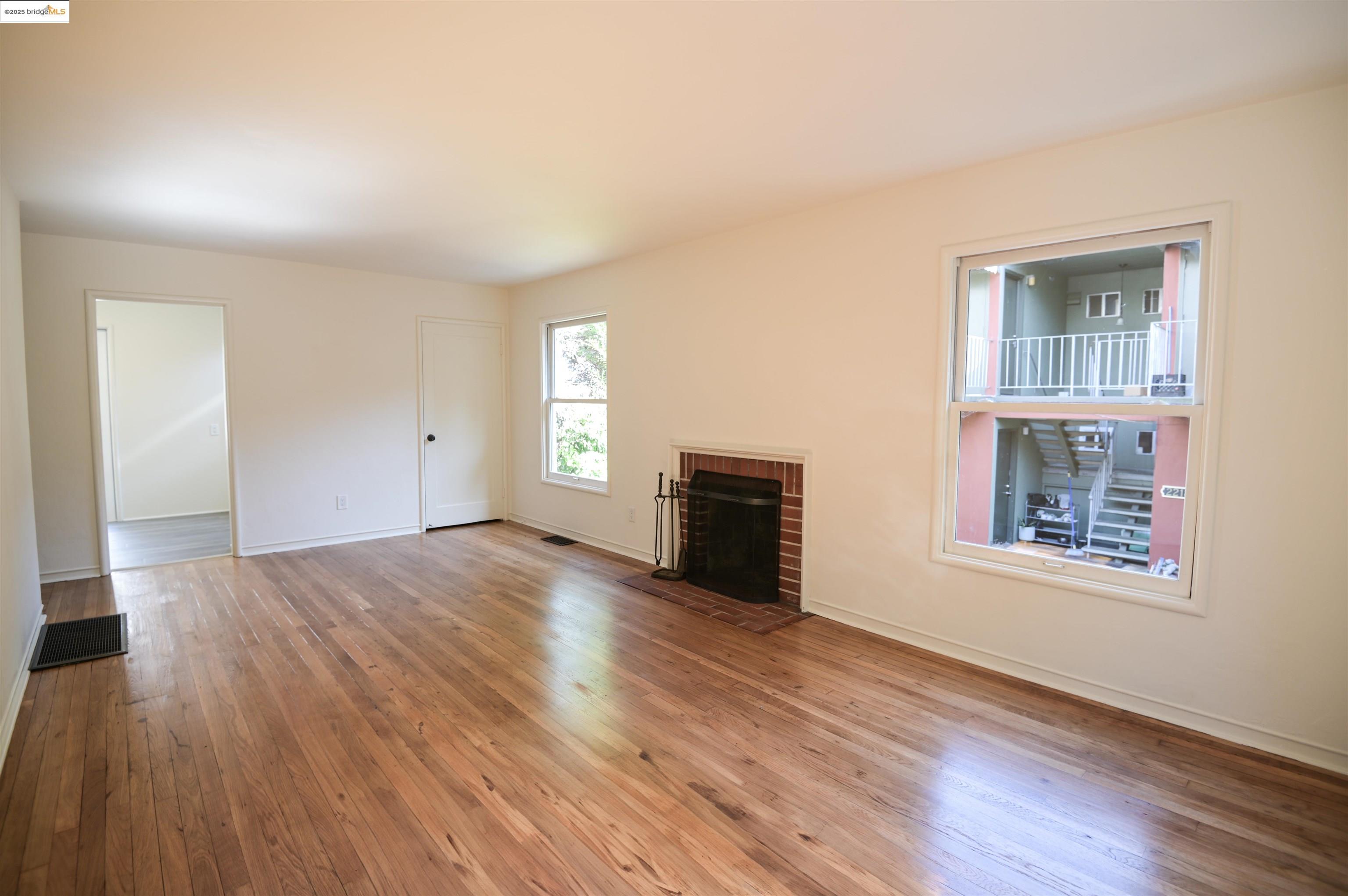 Detail Gallery Image 2 of 21 For 2218 Parker St, Berkeley,  CA 94704 - 1 Beds | 1 Baths
