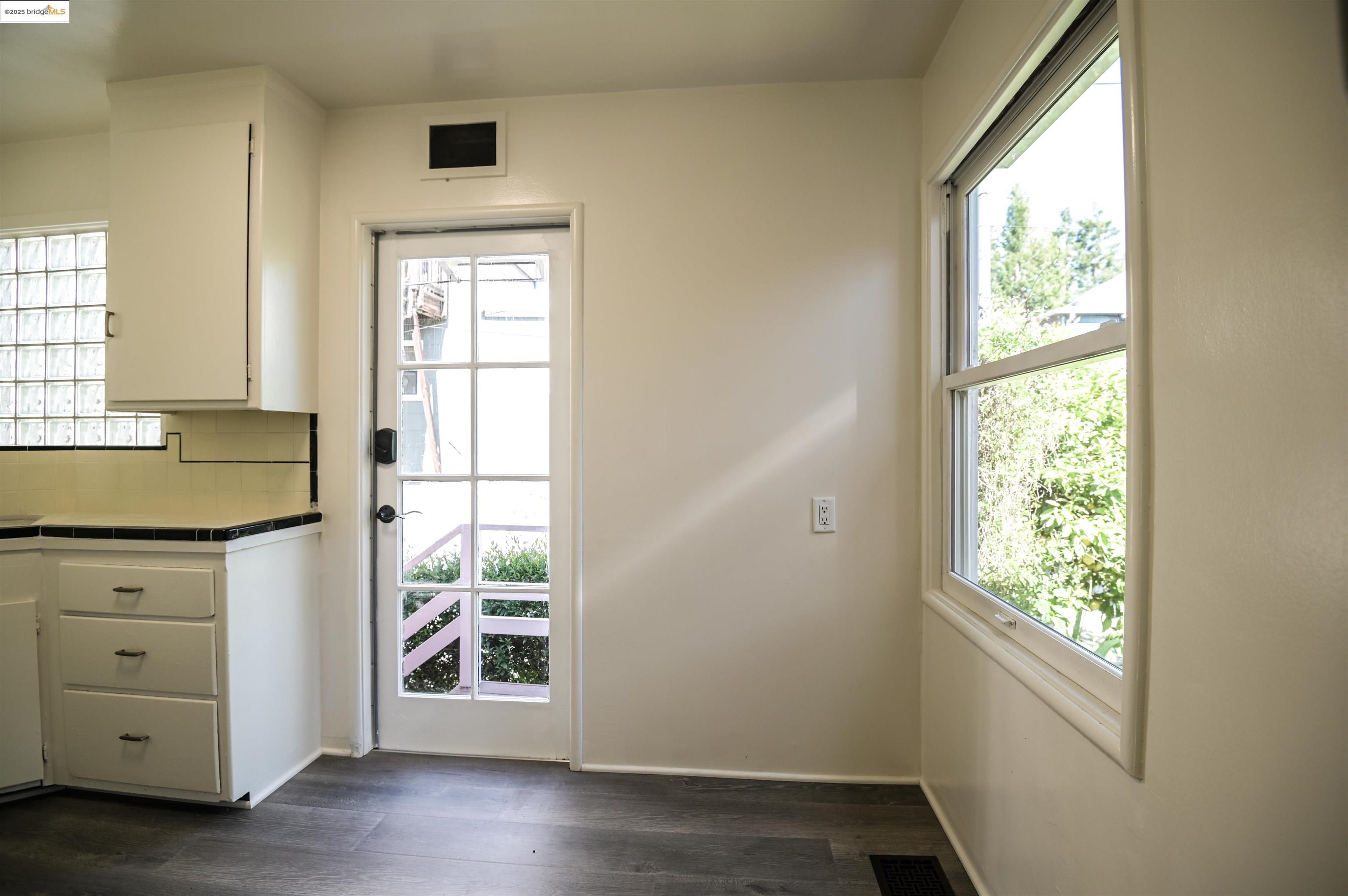 Detail Gallery Image 12 of 21 For 2218 Parker St, Berkeley,  CA 94704 - 1 Beds | 1 Baths
