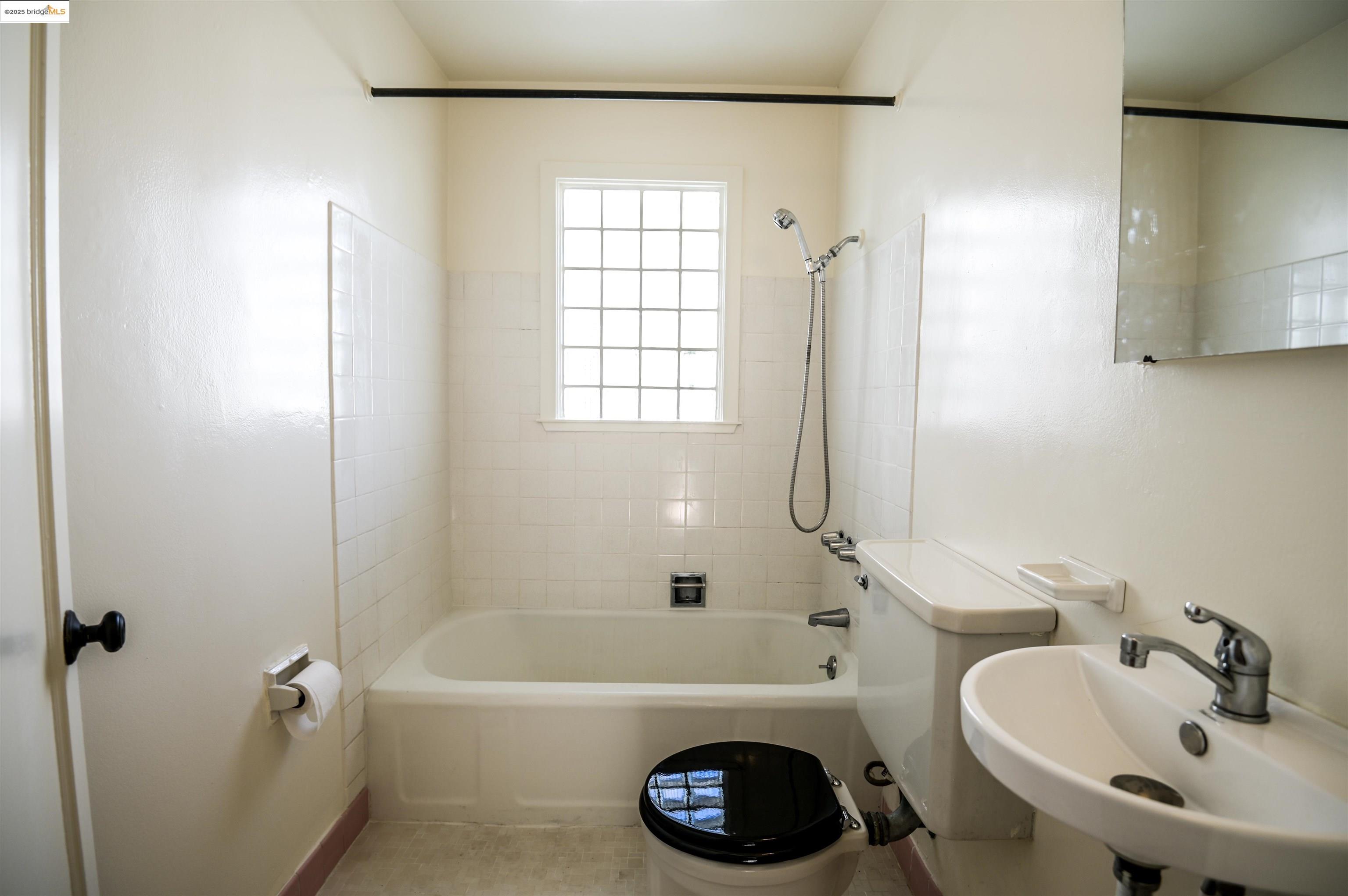 Detail Gallery Image 17 of 21 For 2218 Parker St, Berkeley,  CA 94704 - 1 Beds | 1 Baths