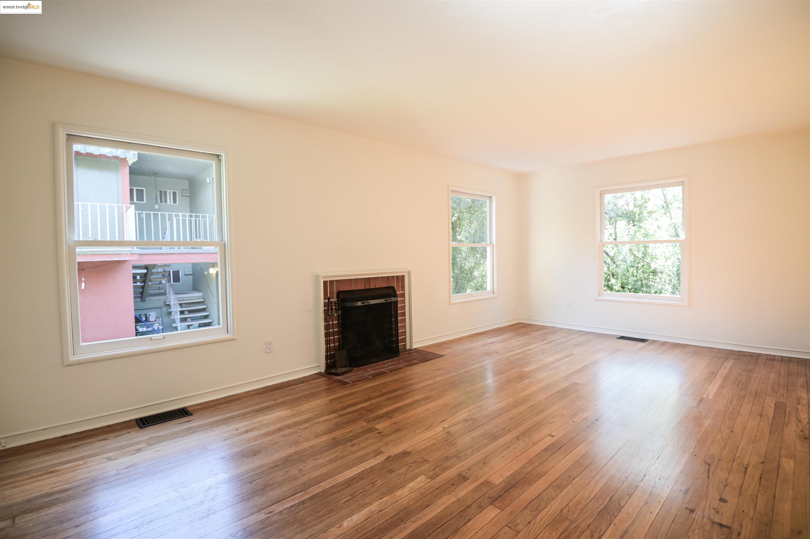 Detail Gallery Image 4 of 21 For 2218 Parker St, Berkeley,  CA 94704 - 1 Beds | 1 Baths