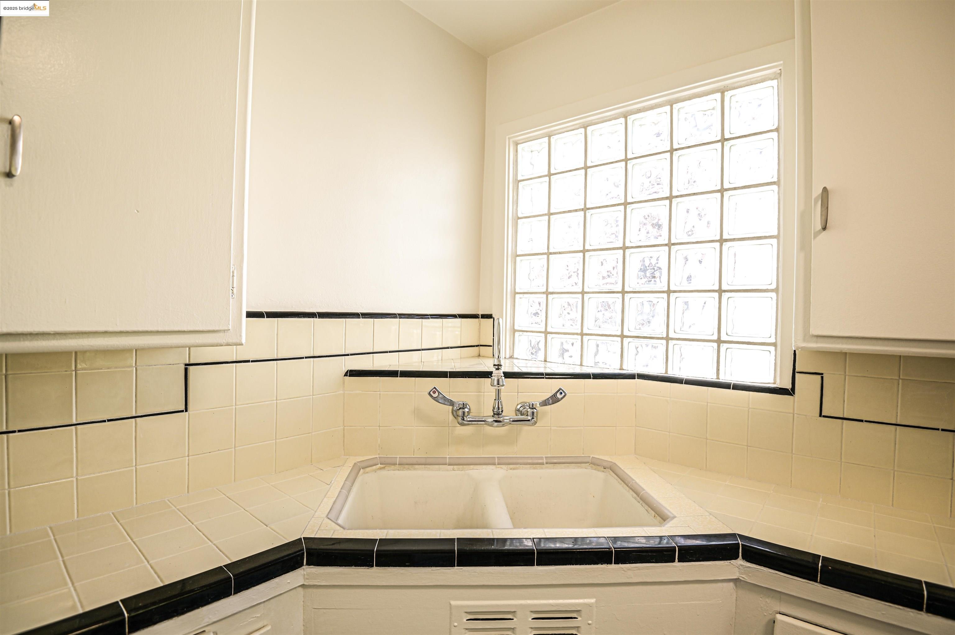 Detail Gallery Image 8 of 21 For 2218 Parker St, Berkeley,  CA 94704 - 1 Beds | 1 Baths