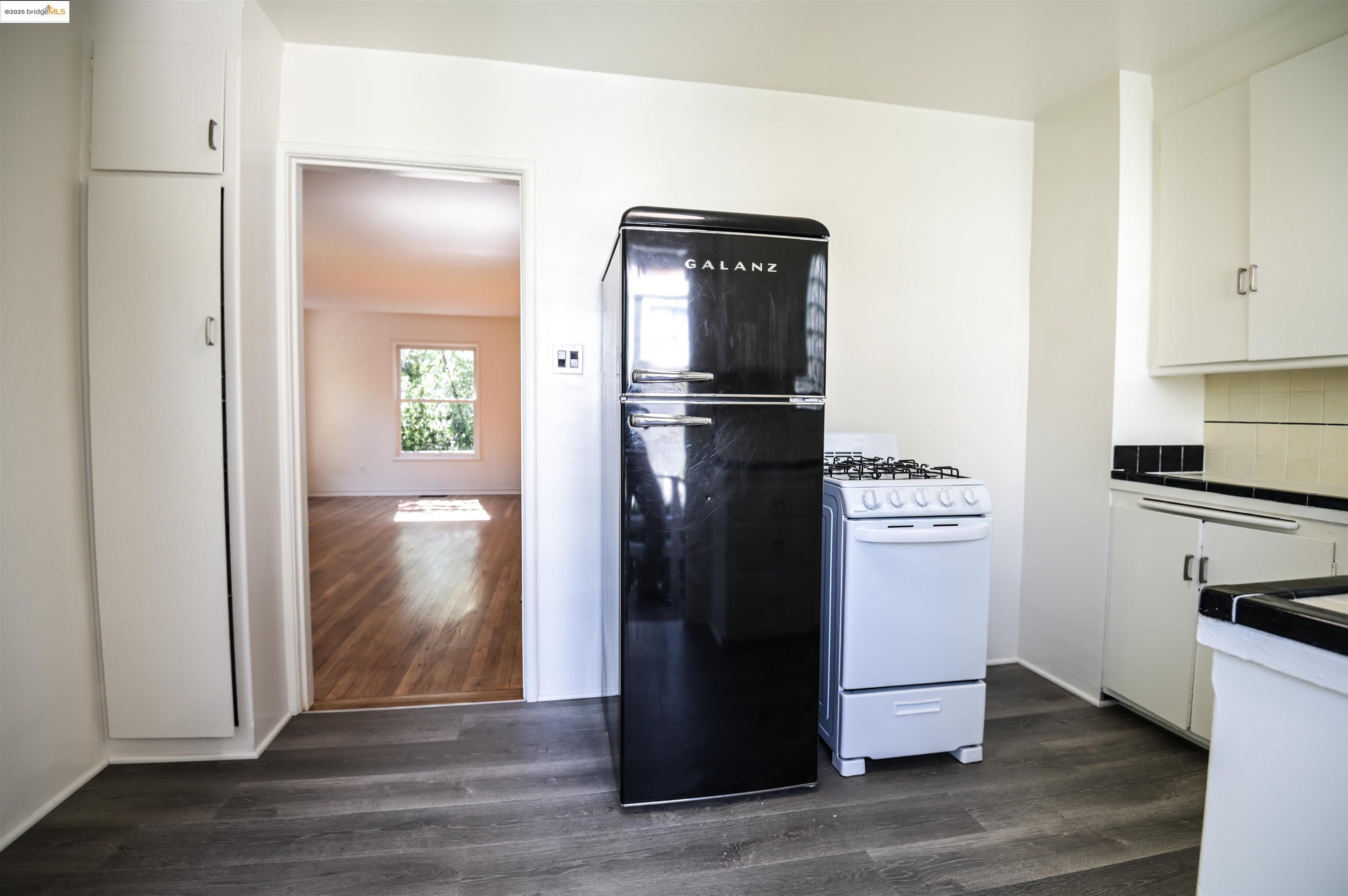 Detail Gallery Image 9 of 21 For 2218 Parker St, Berkeley,  CA 94704 - 1 Beds | 1 Baths