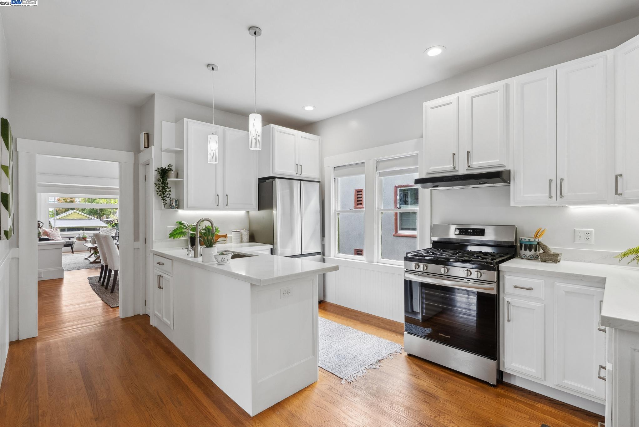 Detail Gallery Image 1 of 49 For 3206 Garfield Ave, Alameda,  CA 94501 - 2 Beds | 1 Baths