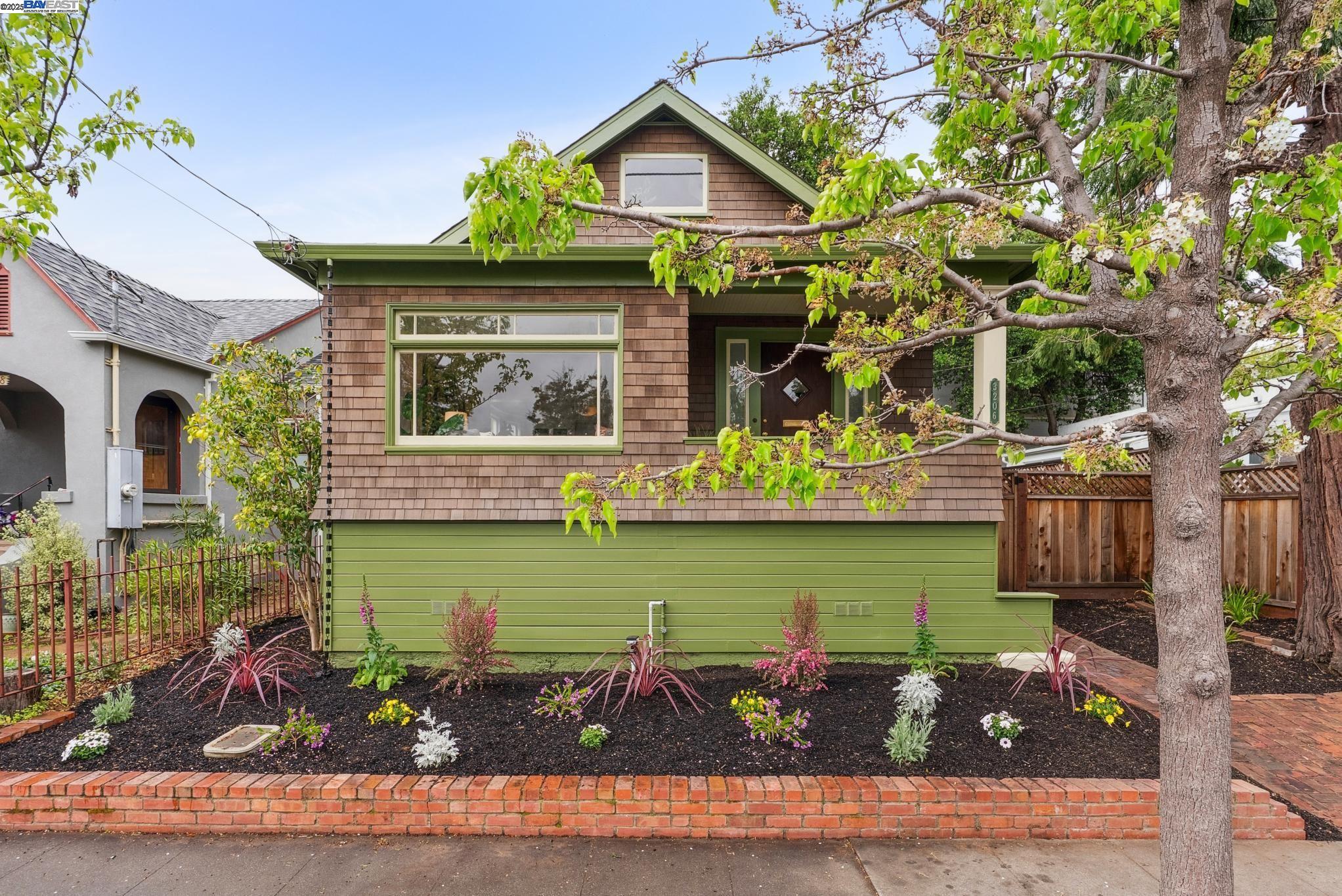 Detail Gallery Image 3 of 49 For 3206 Garfield Ave, Alameda,  CA 94501 - 2 Beds | 1 Baths