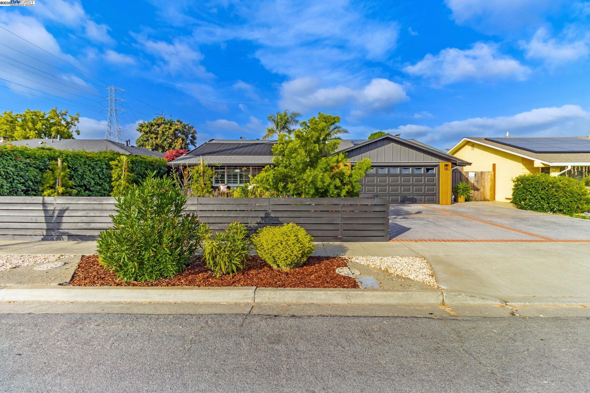 Detail Gallery Image 2 of 47 For 40514 Robin St, Fremont,  CA 94538 - 4 Beds | 2 Baths