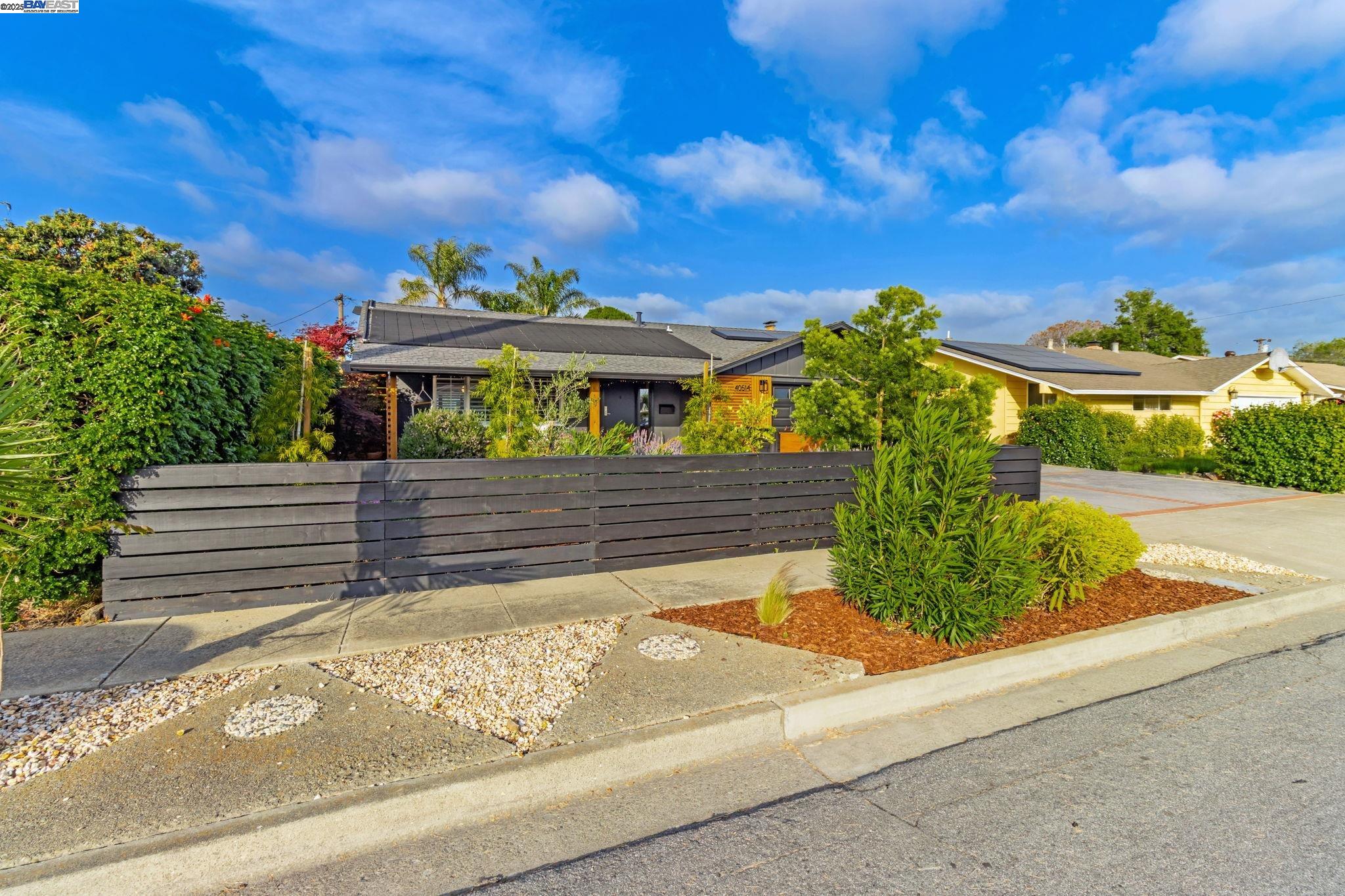 Detail Gallery Image 3 of 47 For 40514 Robin St, Fremont,  CA 94538 - 4 Beds | 2 Baths