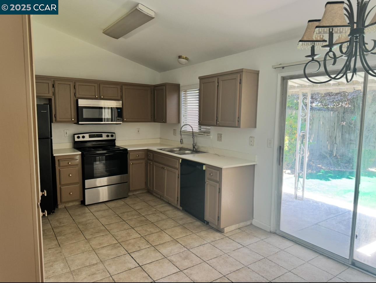 Detail Gallery Image 6 of 28 For 5108 Vigna Way, Salida,  CA 95368 - 3 Beds | 2 Baths